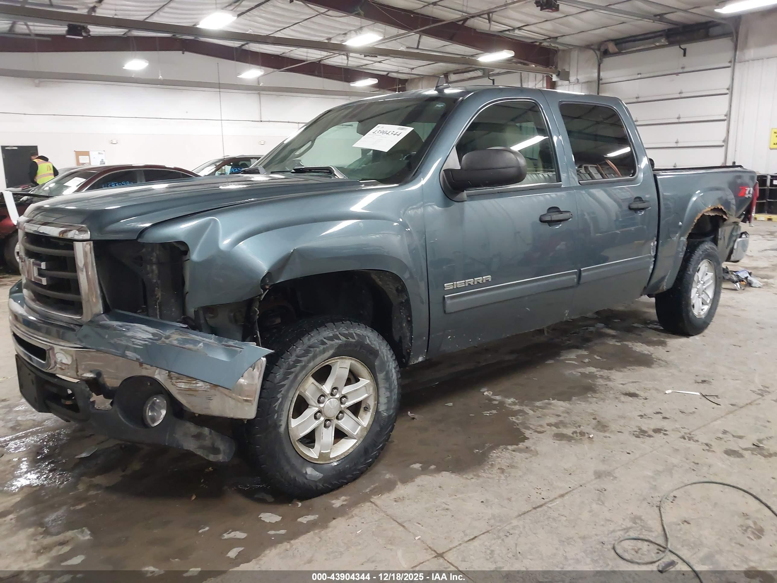 GMC SIERRA image 2