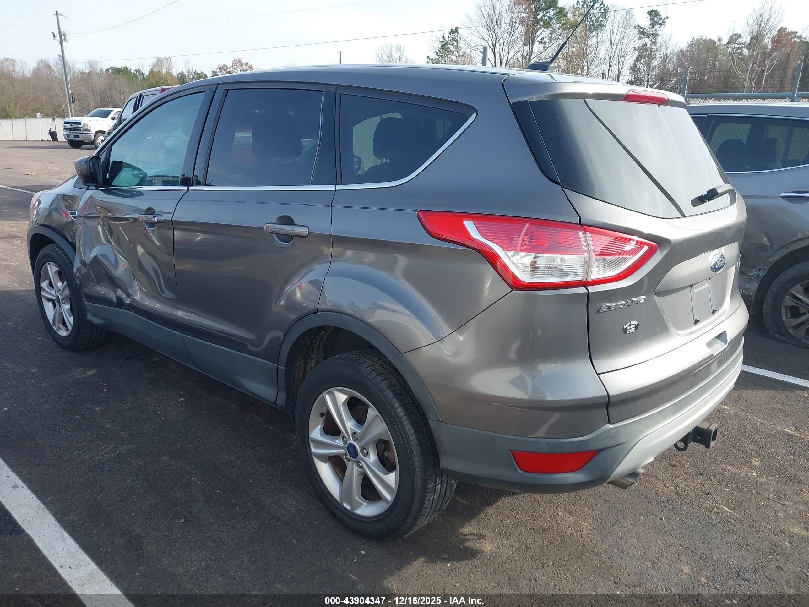 FORD ESCAPE image 3