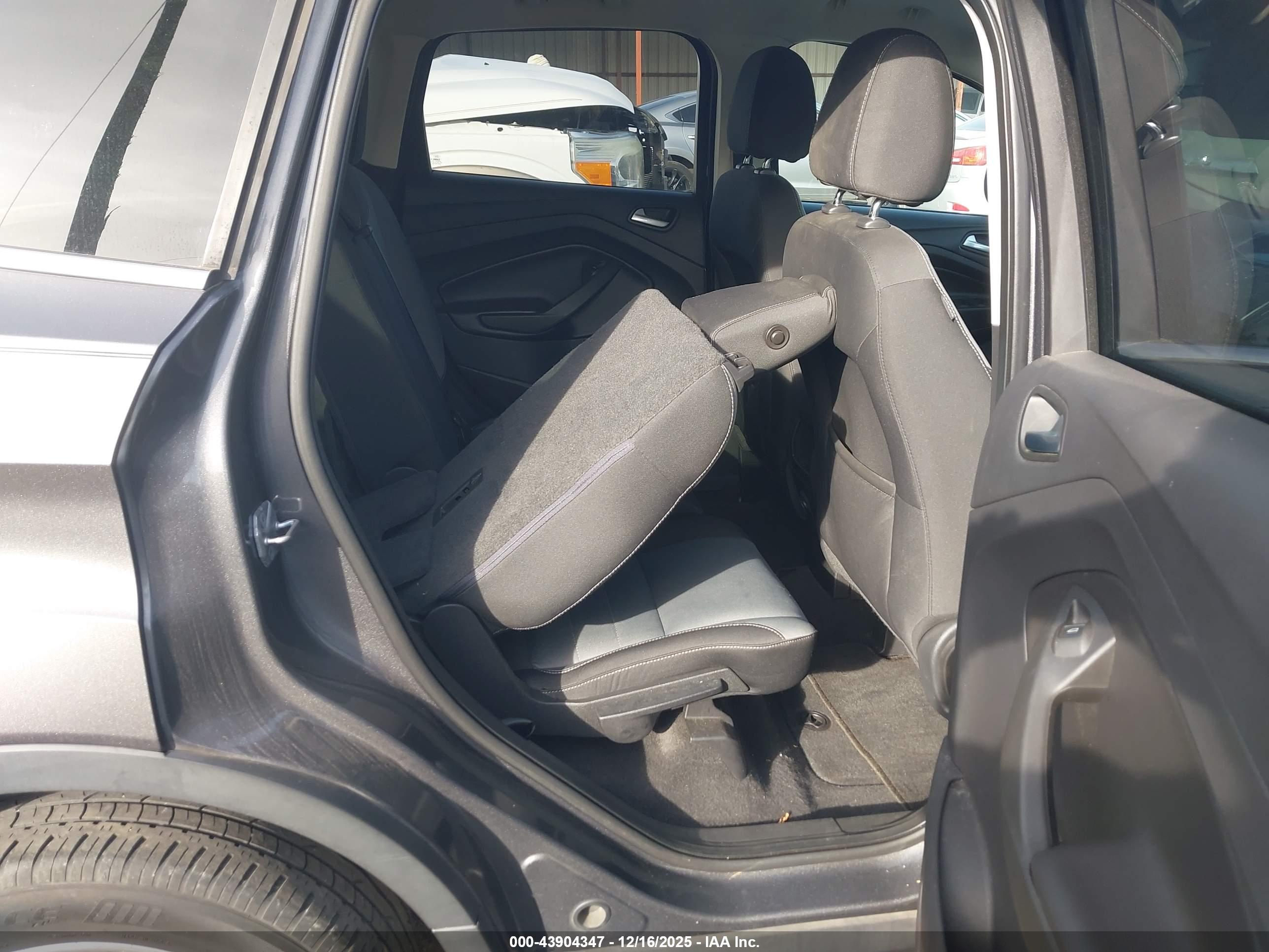 FORD ESCAPE image 8