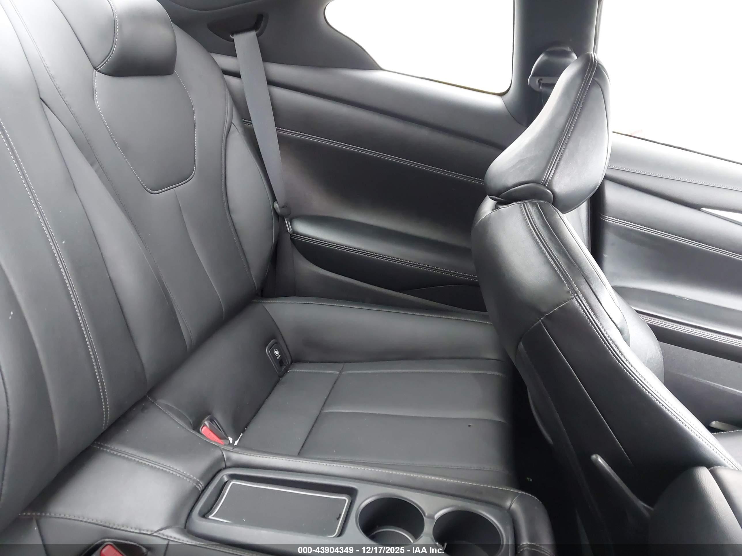 INFINITI Q60 image 8