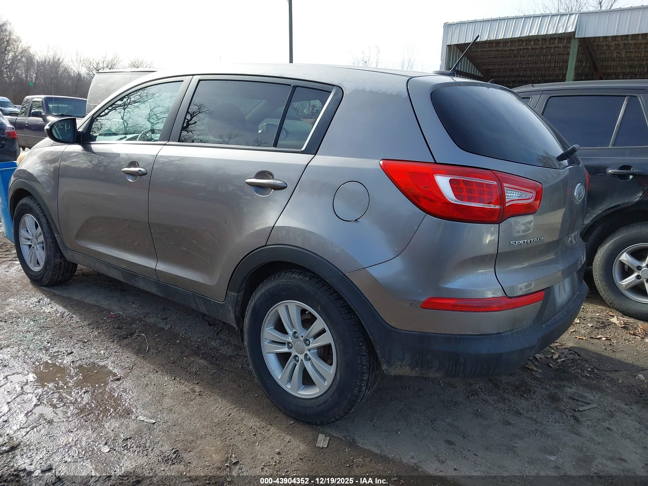 KIA SPORTAGE image 3