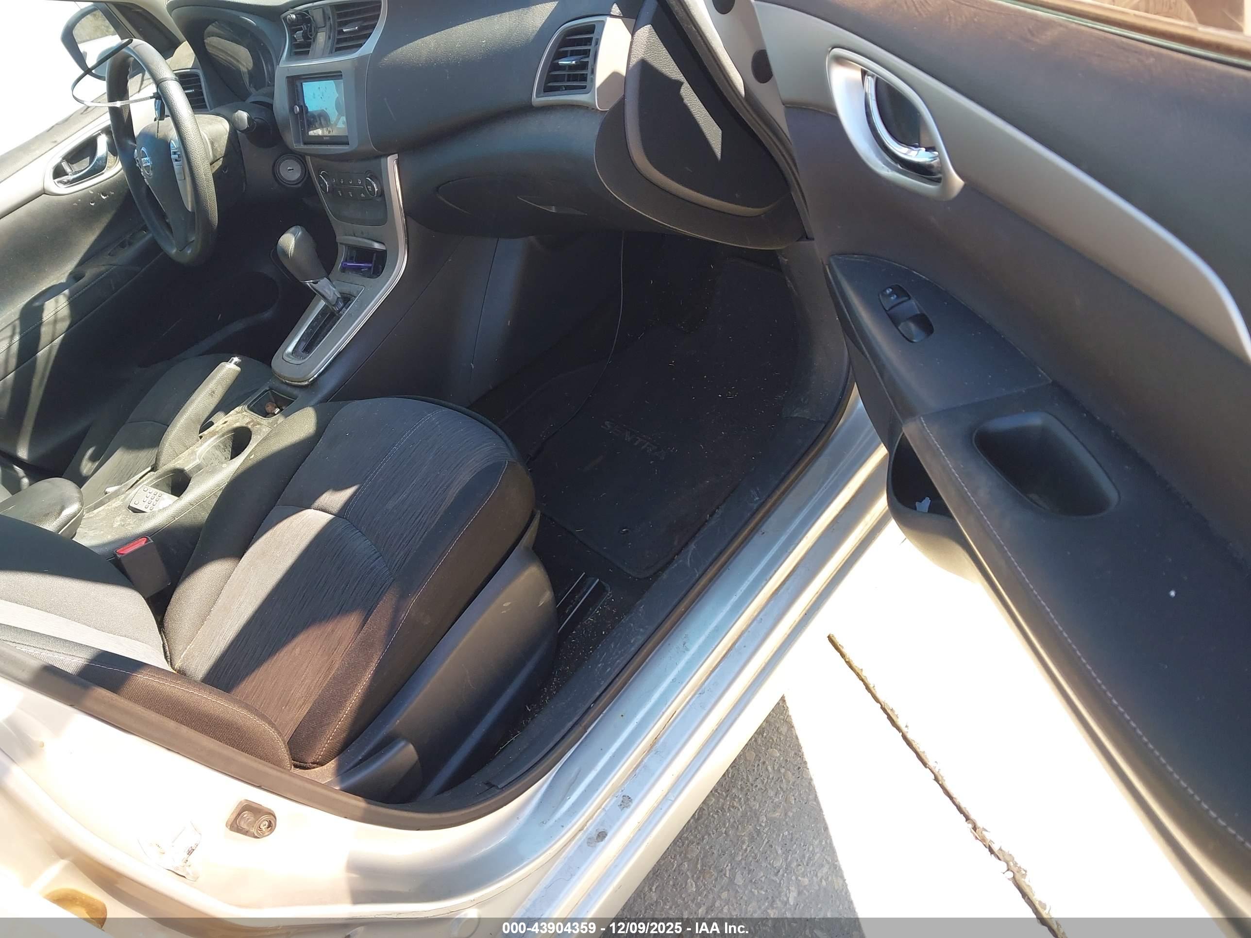NISSAN SENTRA image 5