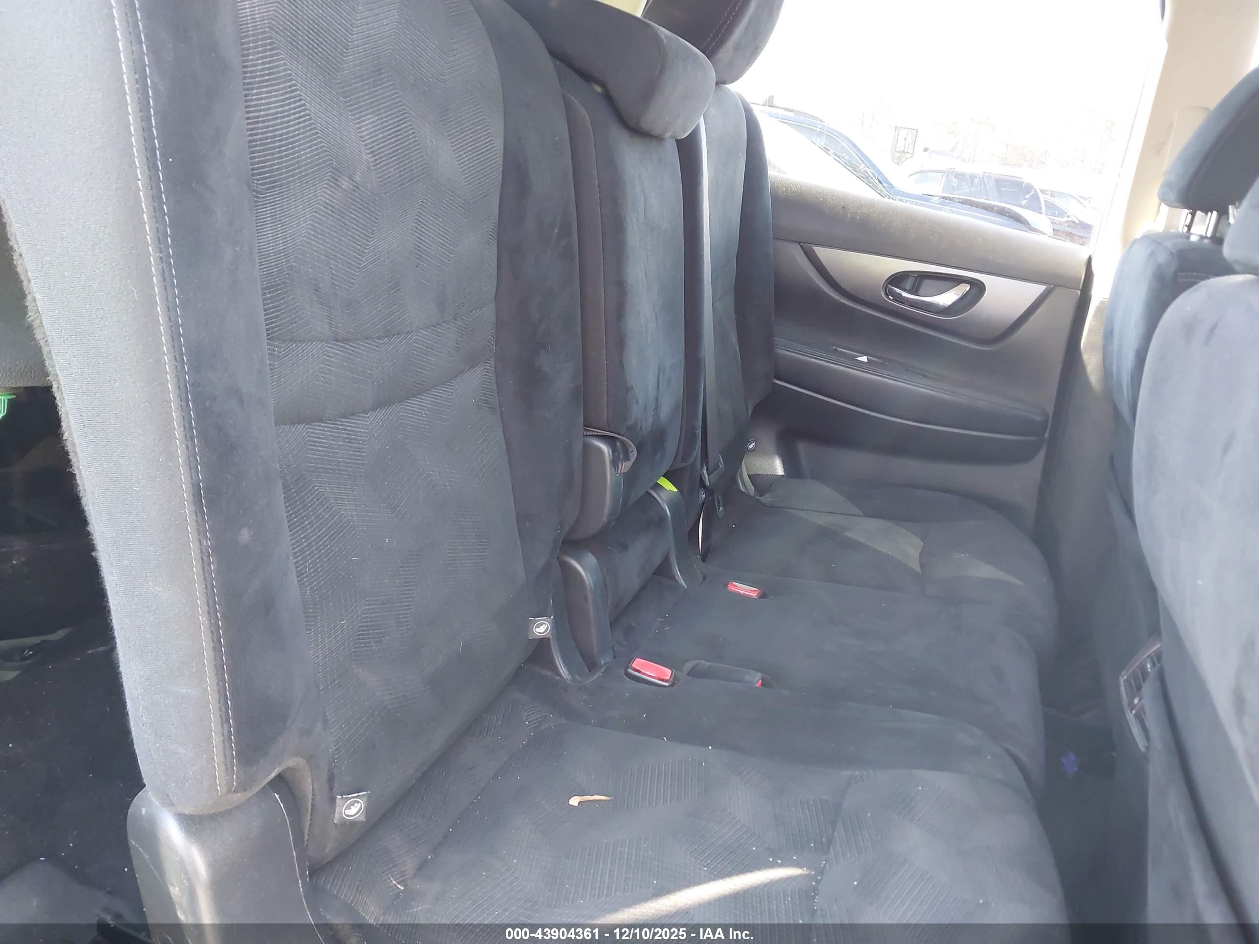 NISSAN ROGUE image 8
