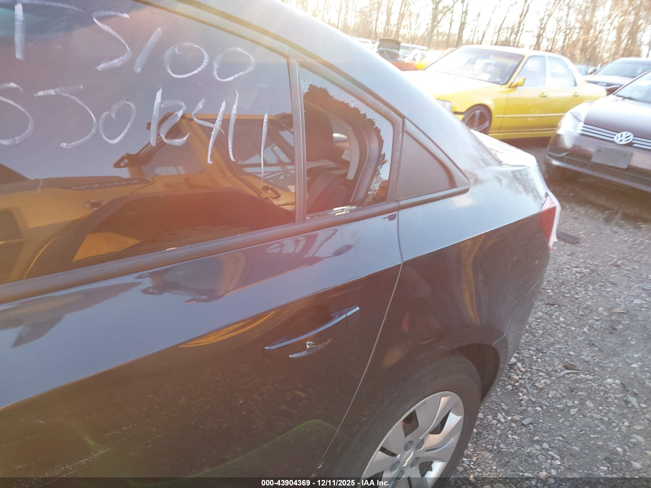 CHEVROLET CRUZE image 6