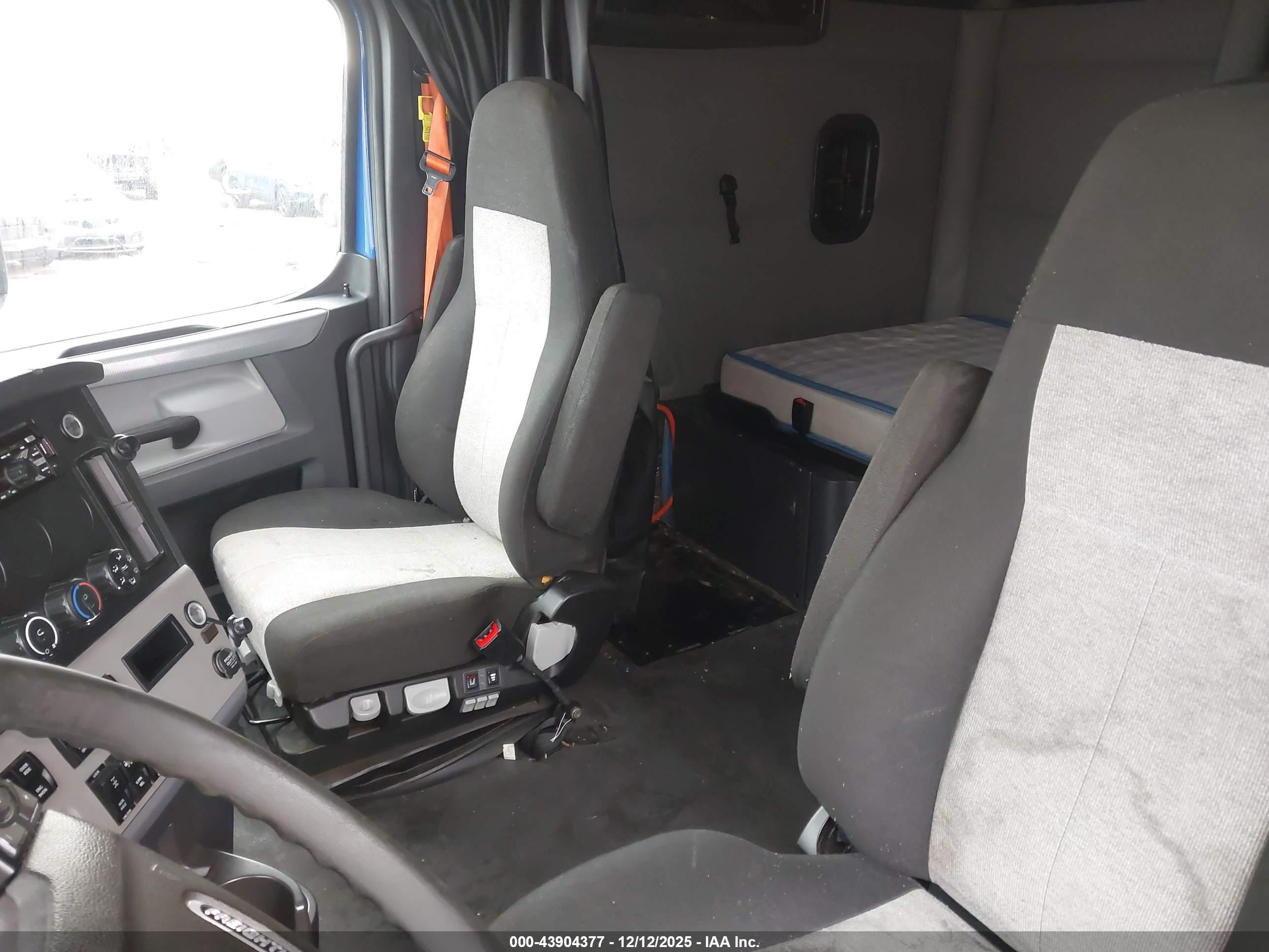 FREIGHTLINER NEW image 8