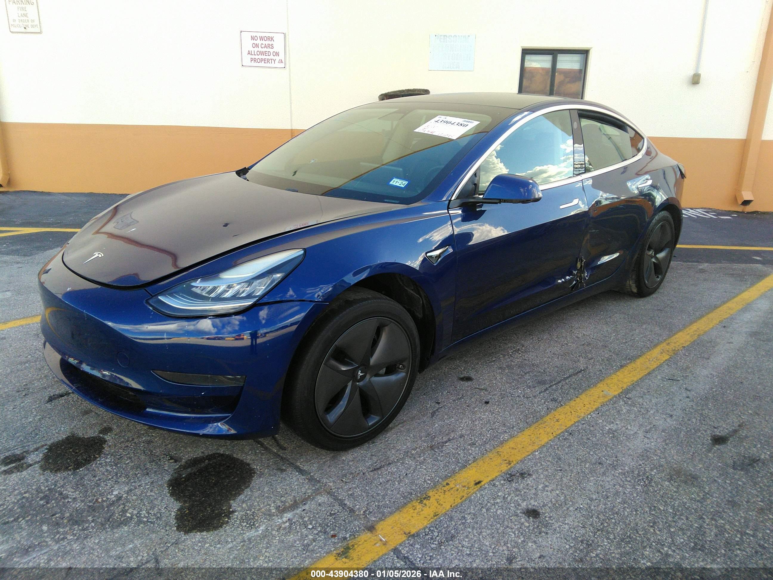TESLA MODEL image 2