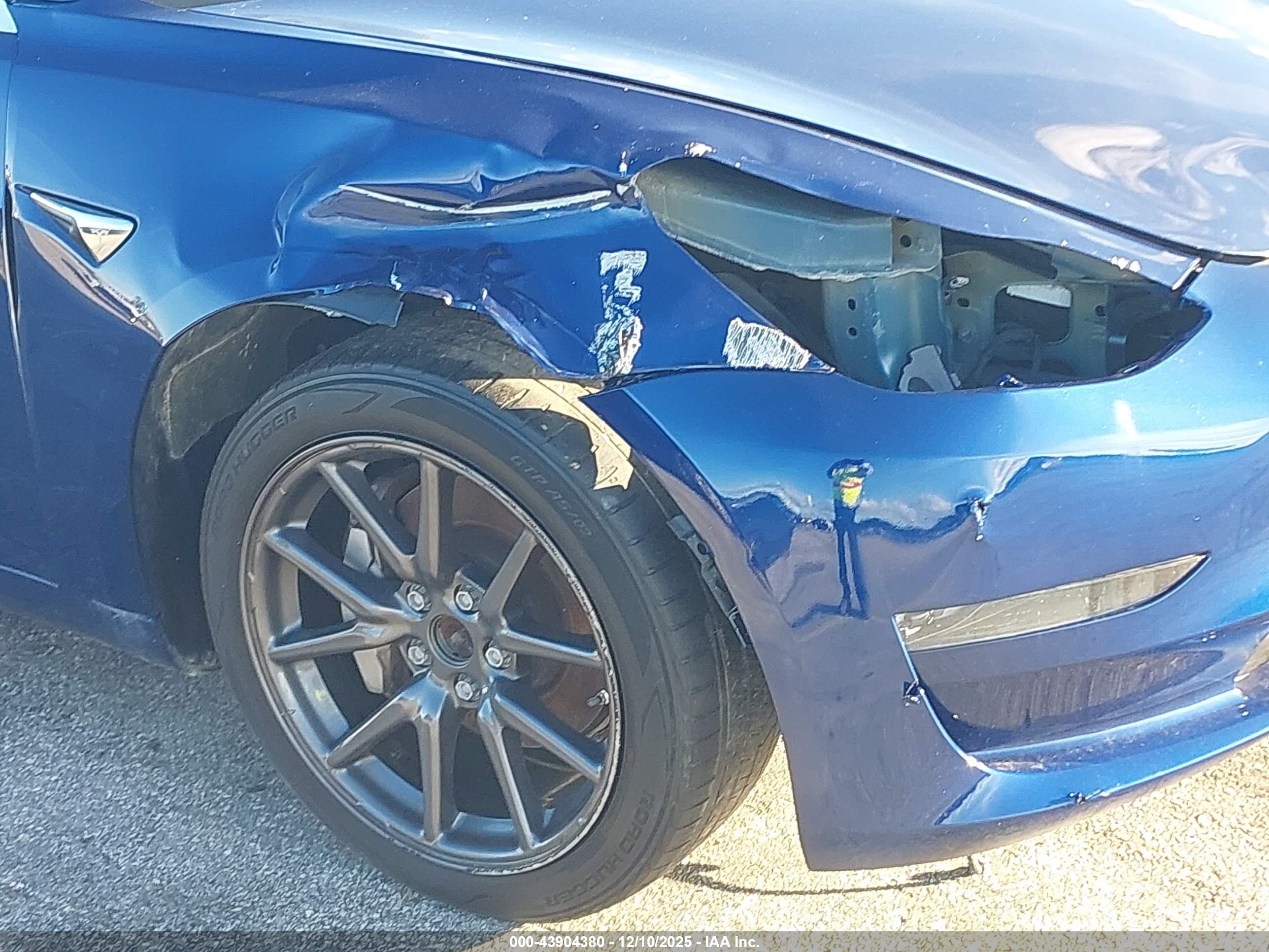 TESLA MODEL image 6
