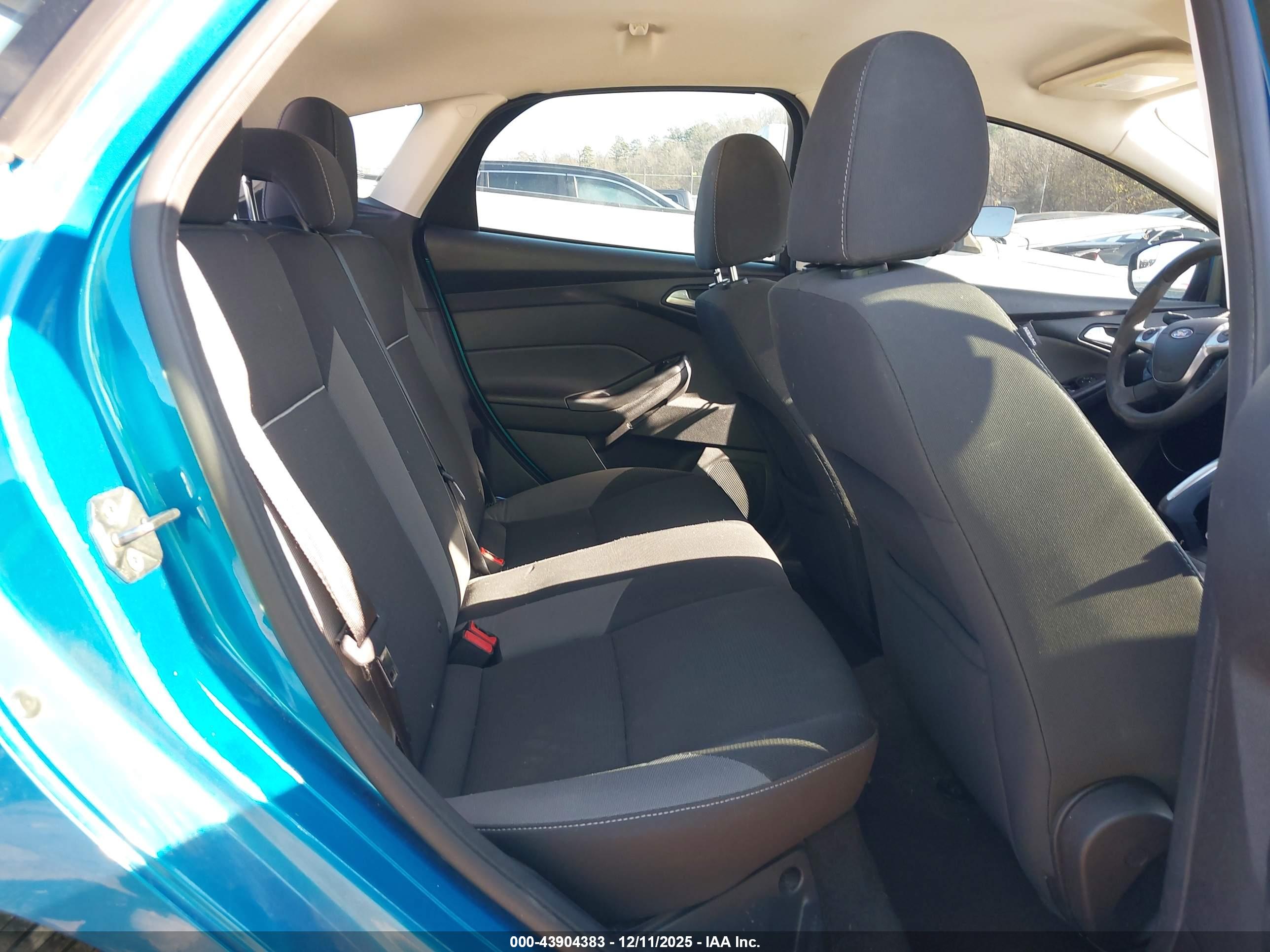 FORD FOCUS image 8