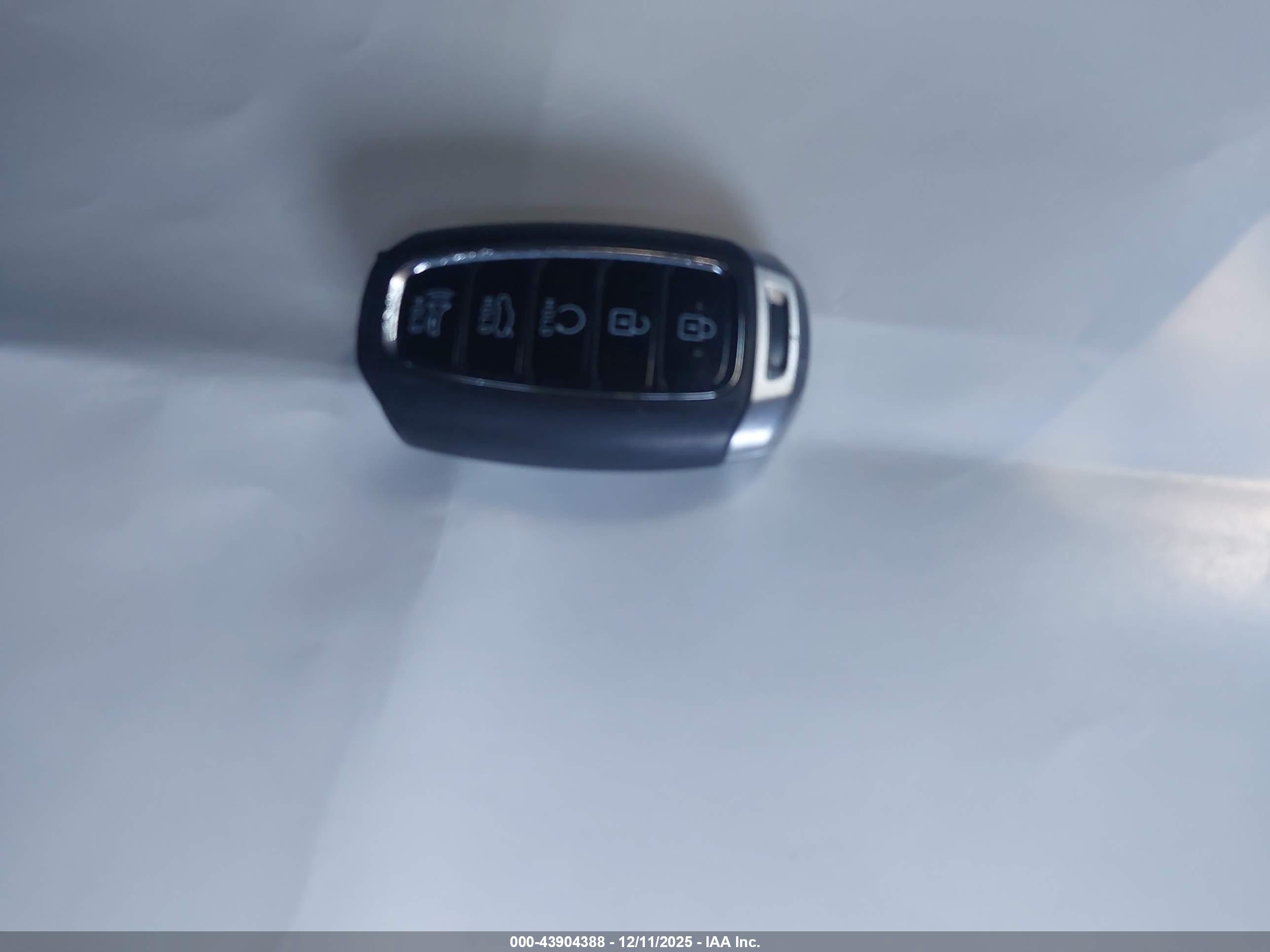 HYUNDAI ELANTRA image 11