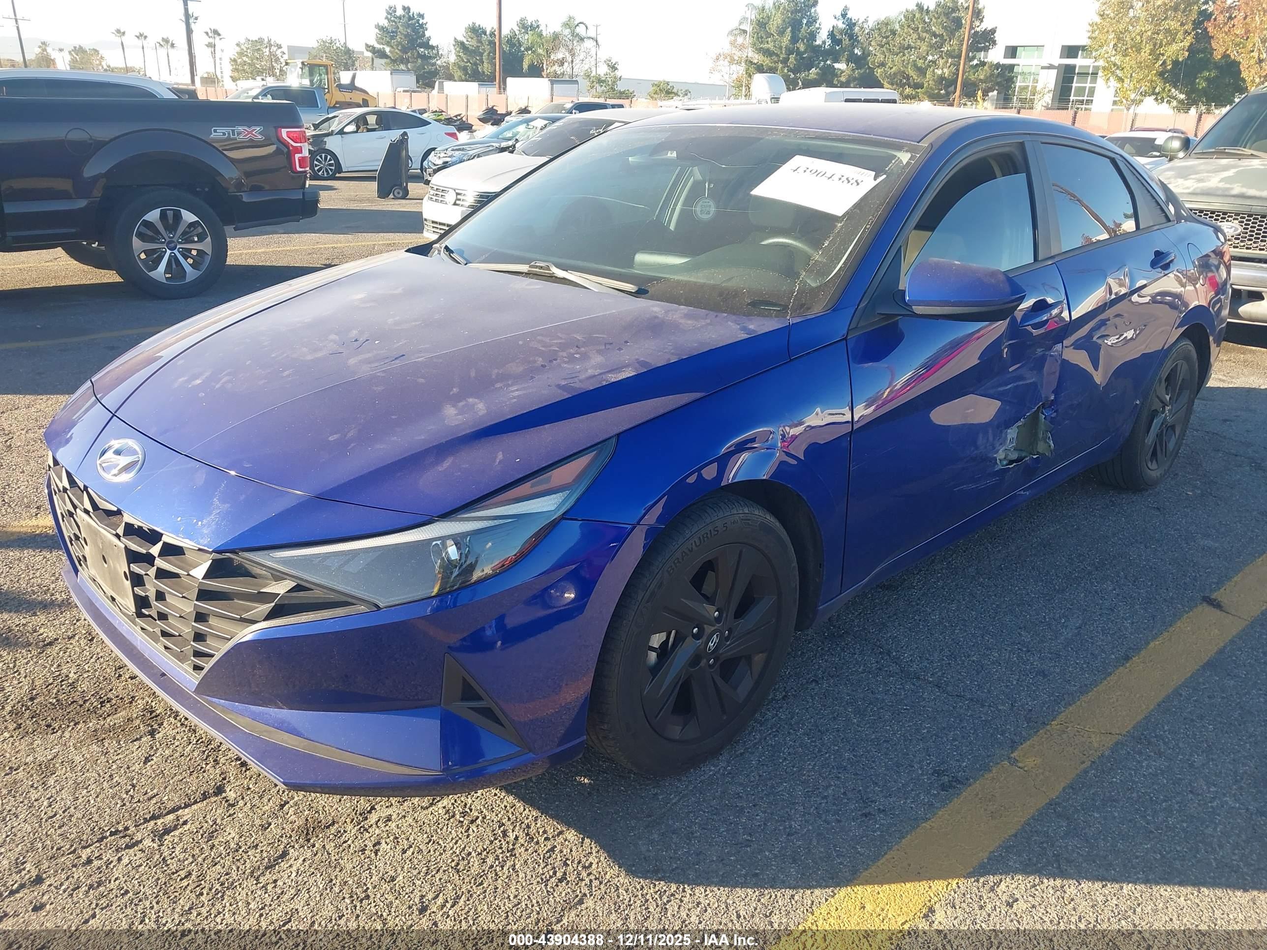 HYUNDAI ELANTRA image 2