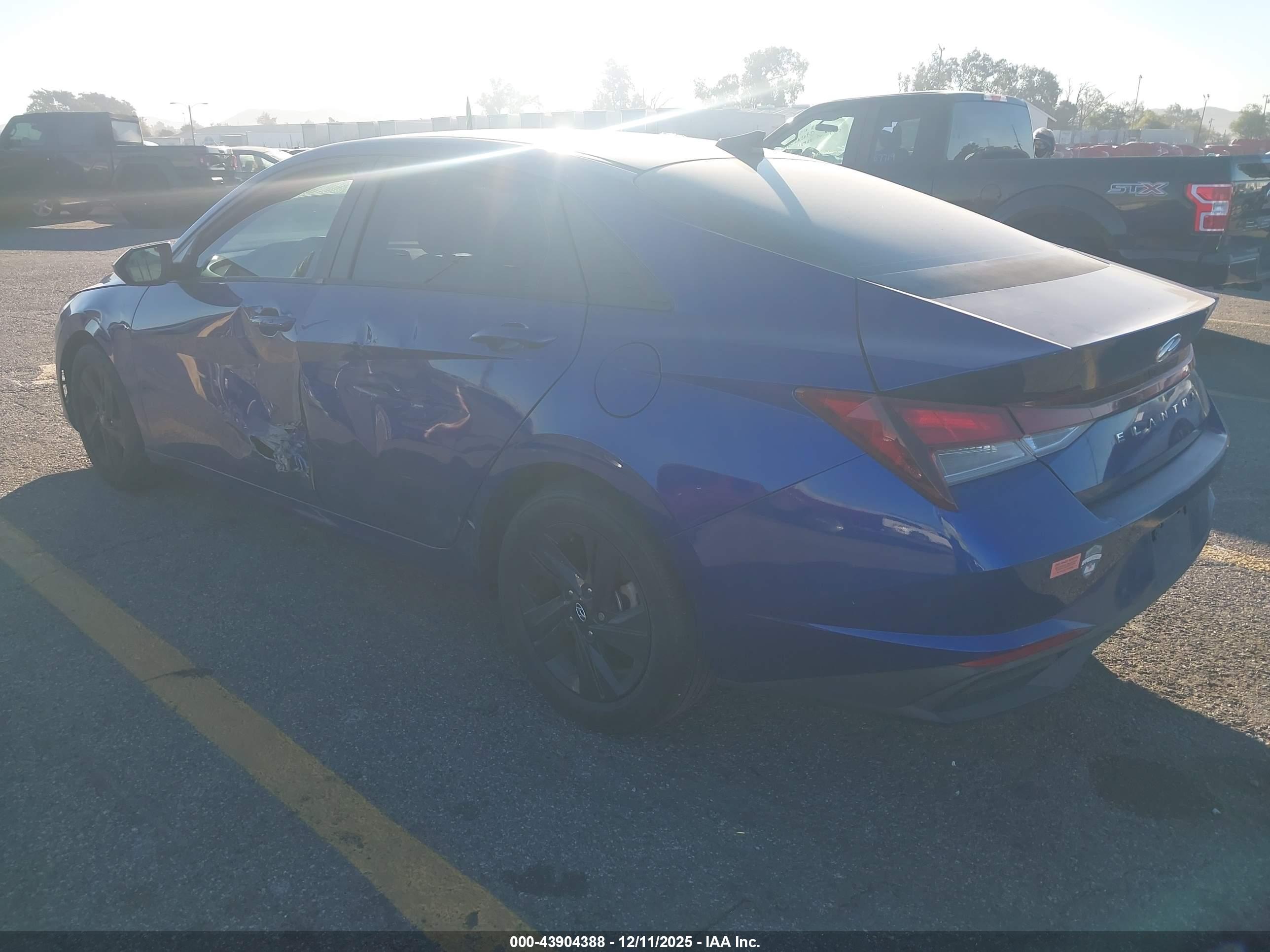 HYUNDAI ELANTRA image 3