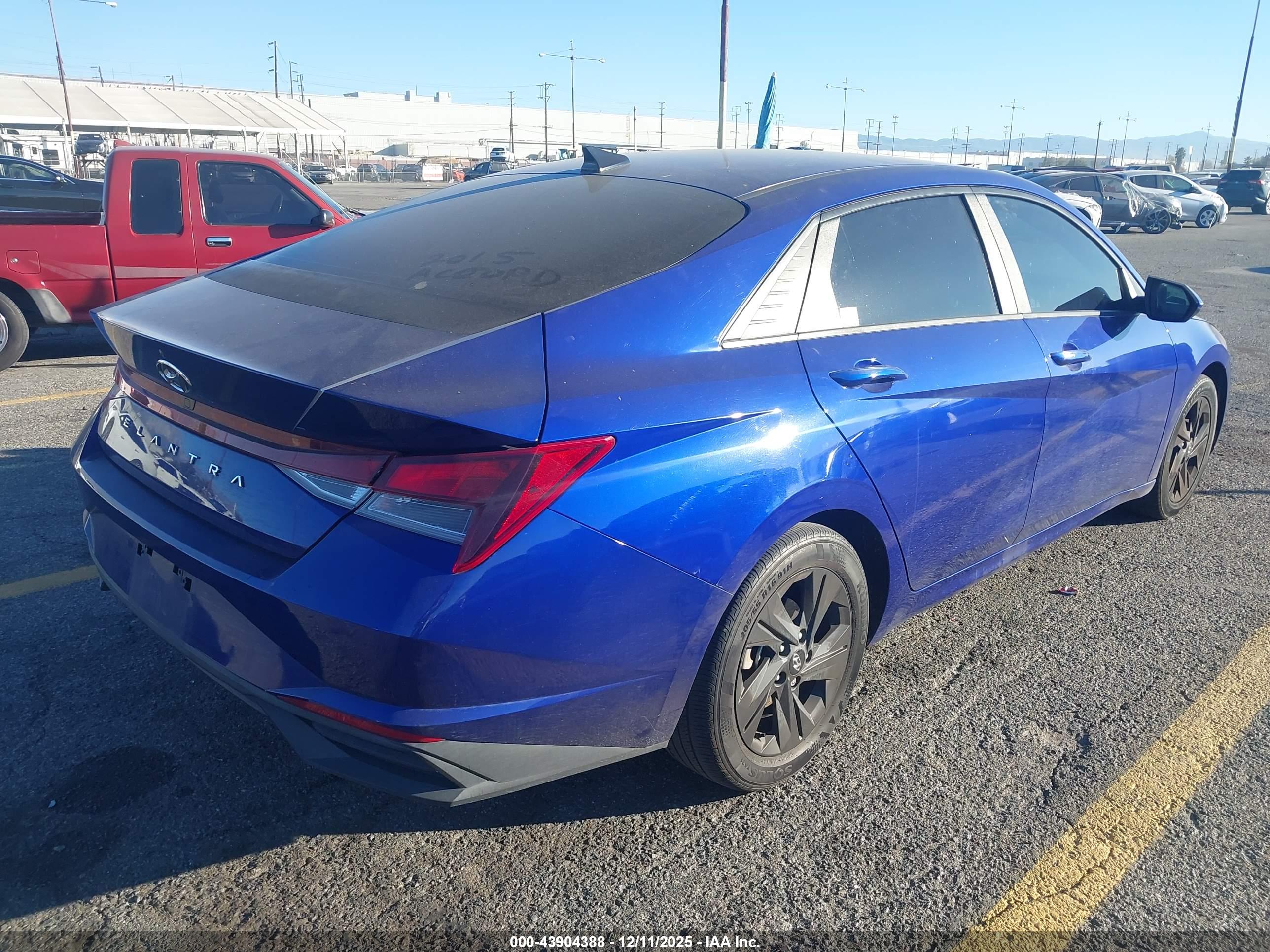 HYUNDAI ELANTRA image 4