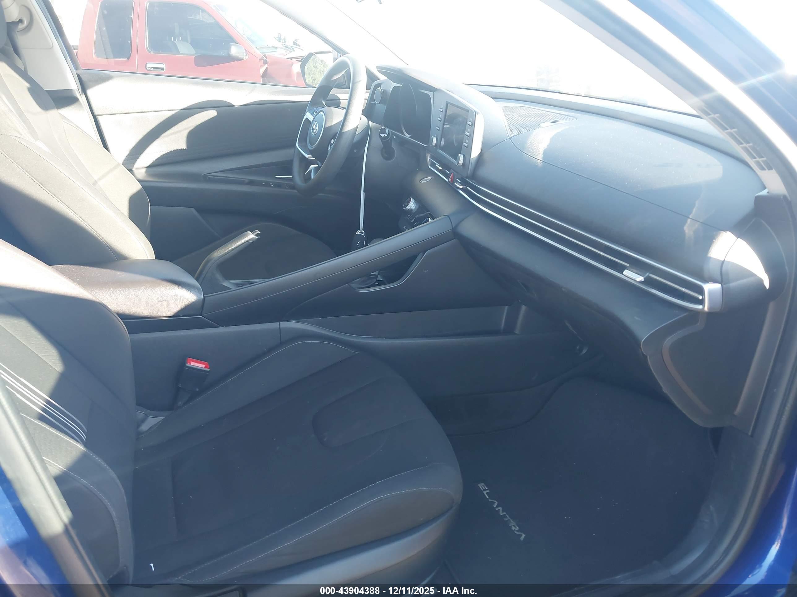 HYUNDAI ELANTRA image 5