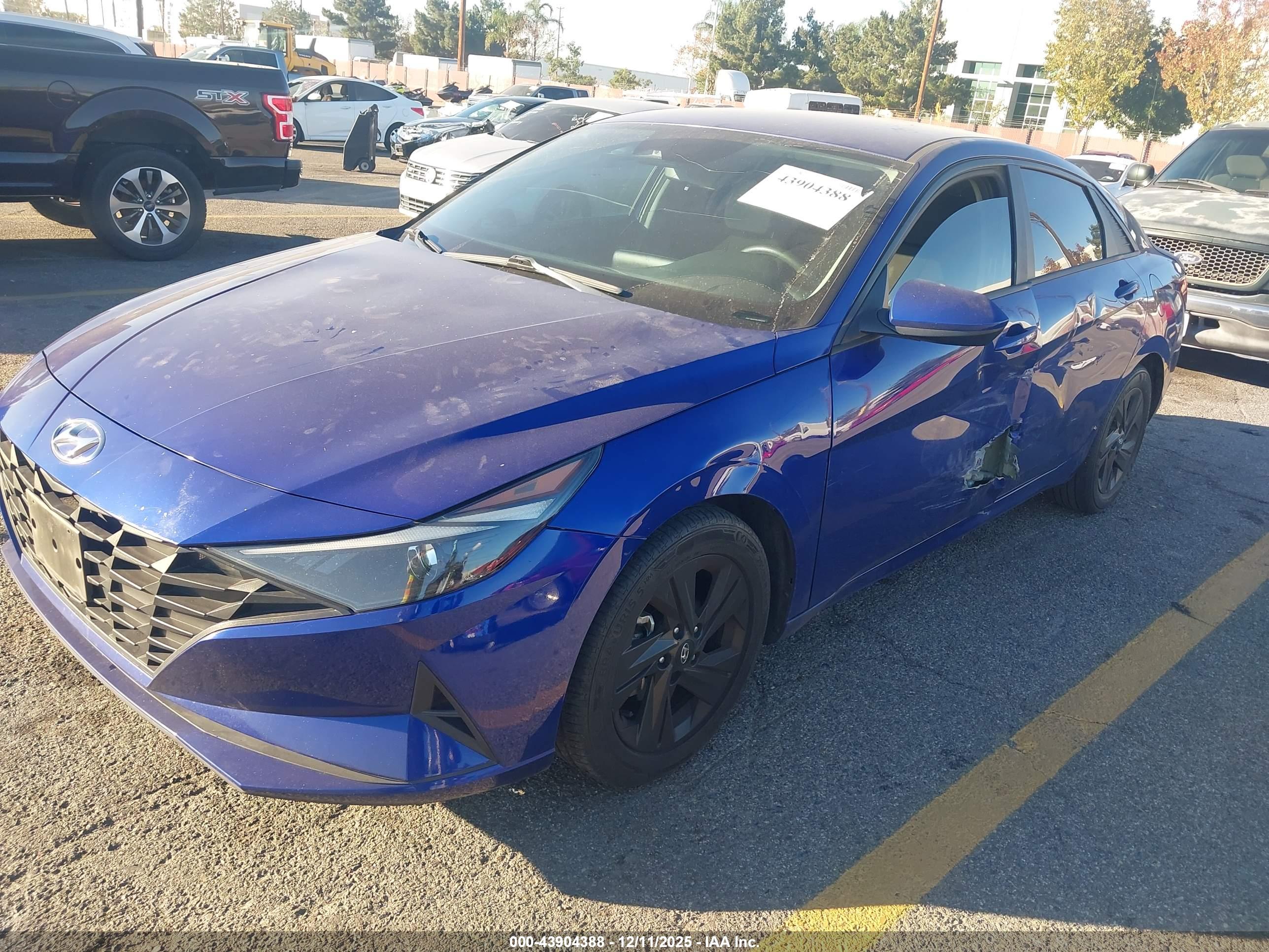 HYUNDAI ELANTRA image 6
