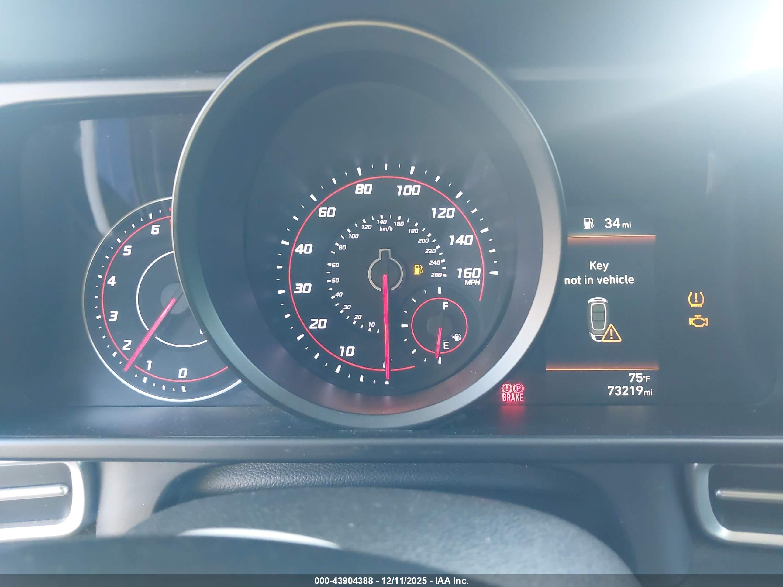 HYUNDAI ELANTRA image 7