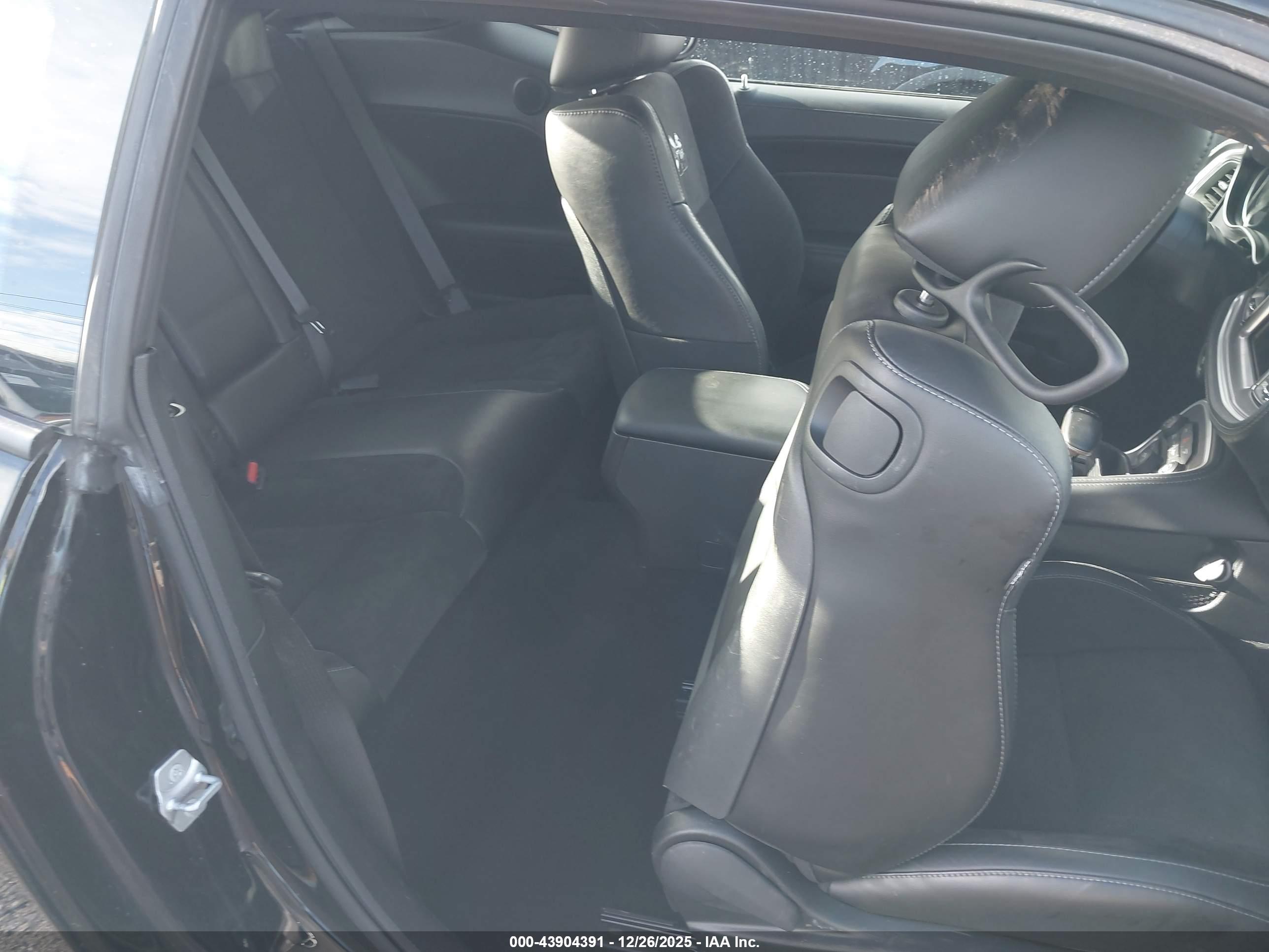 DODGE CHALLENGER image 8