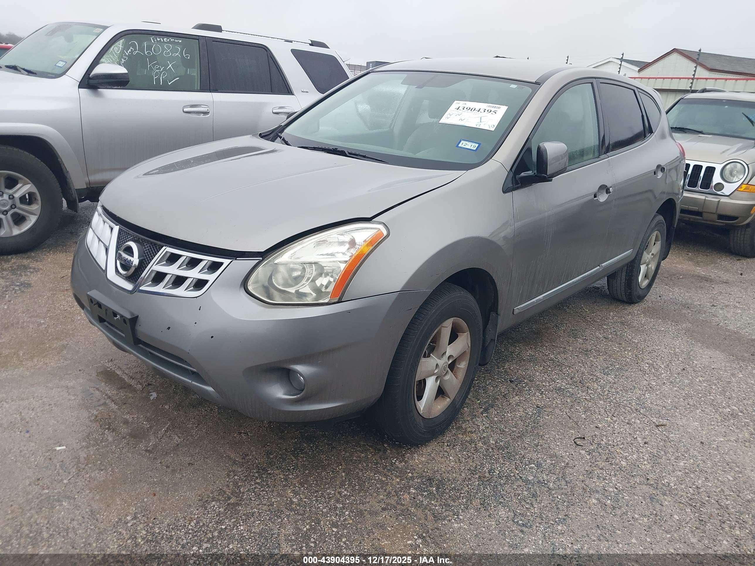 NISSAN ROGUE image 2