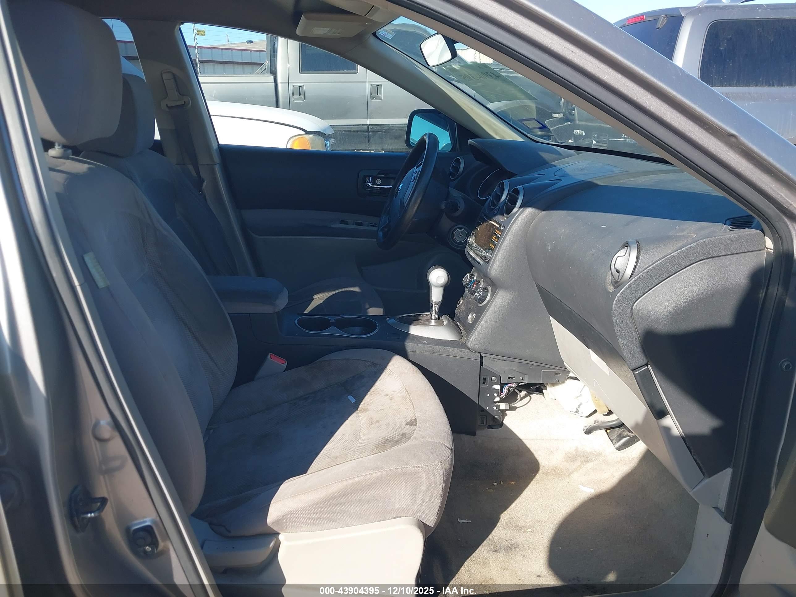 NISSAN ROGUE image 5