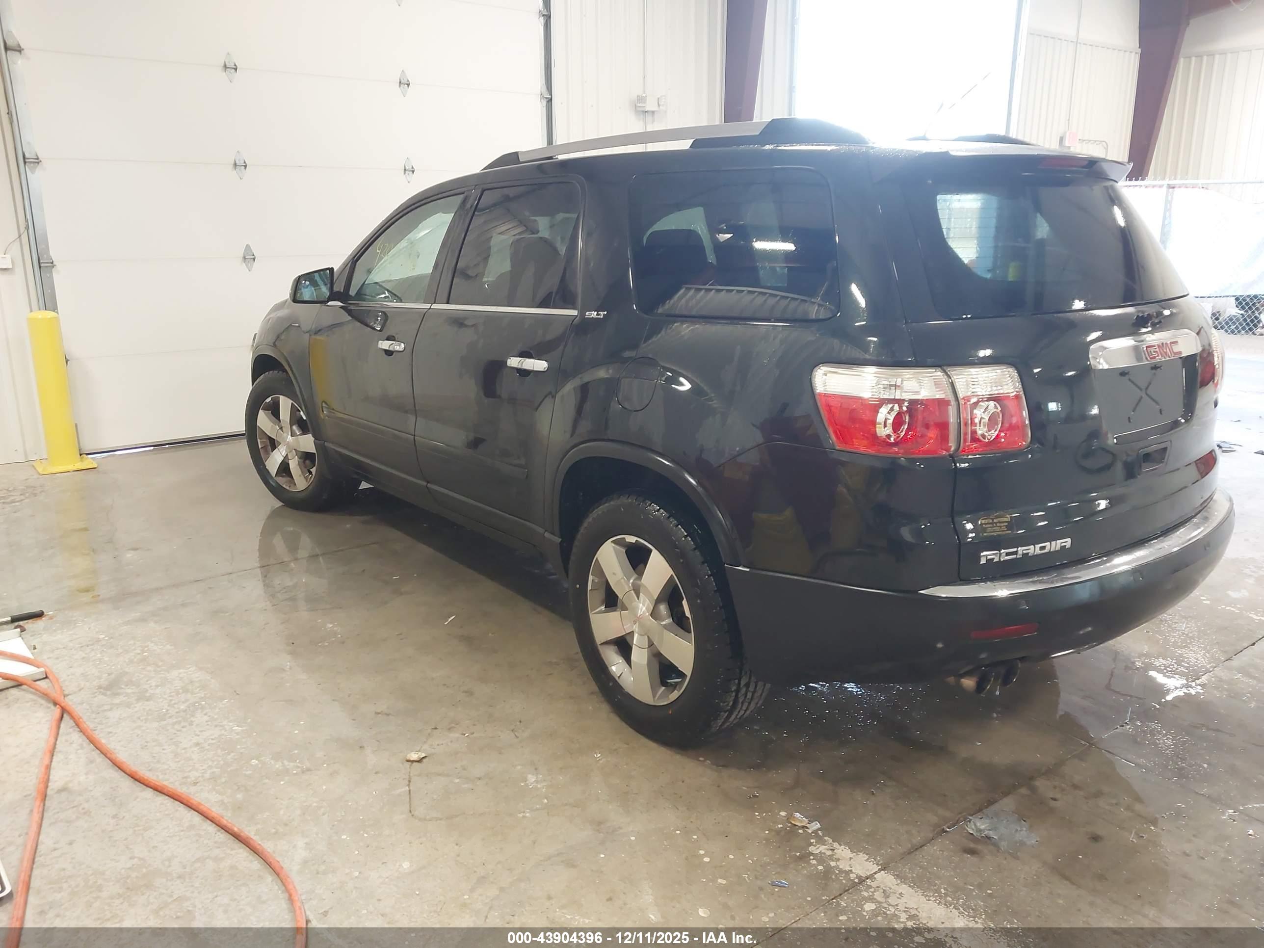 GMC ACADIA image 3