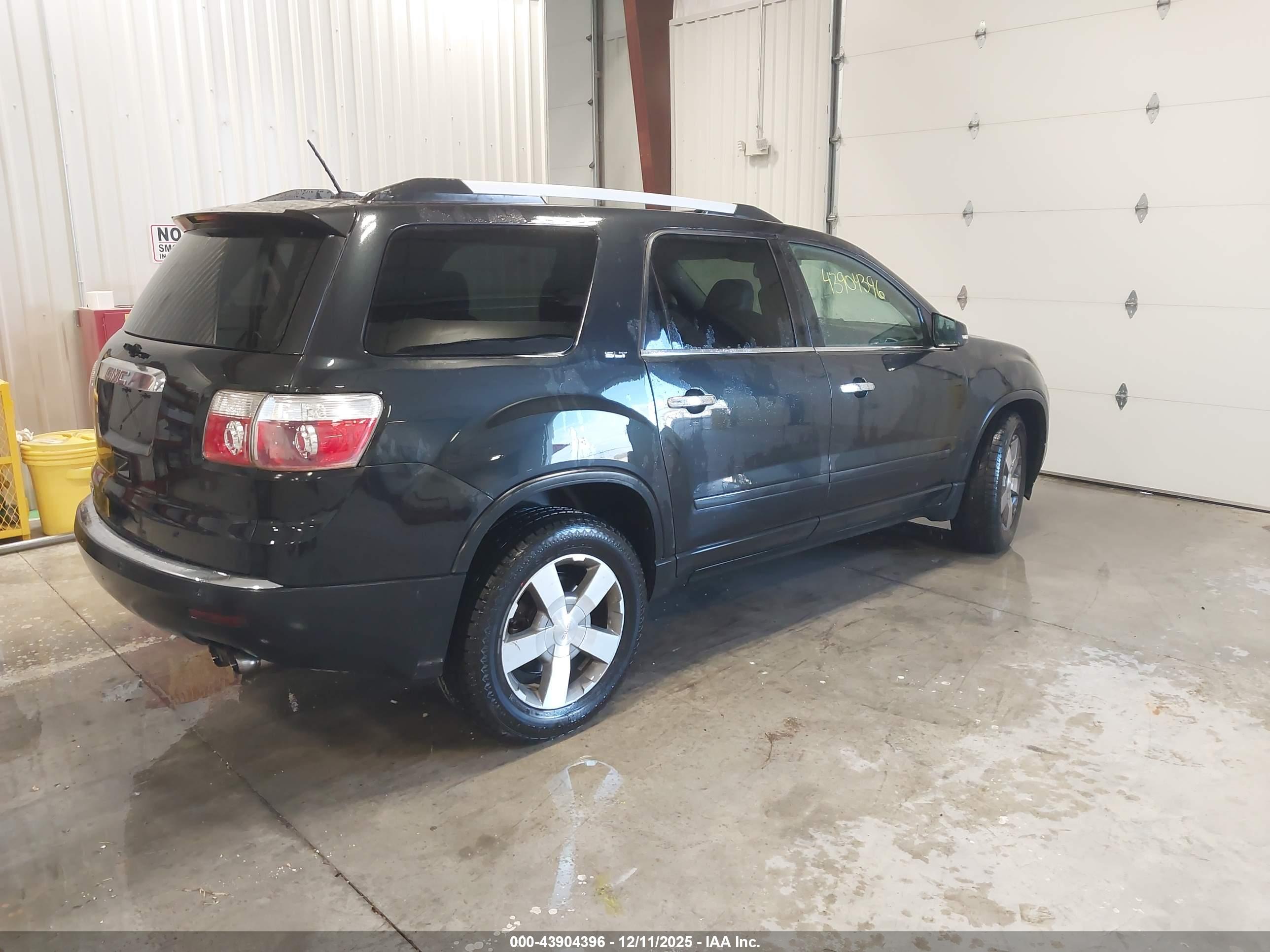 GMC ACADIA image 4
