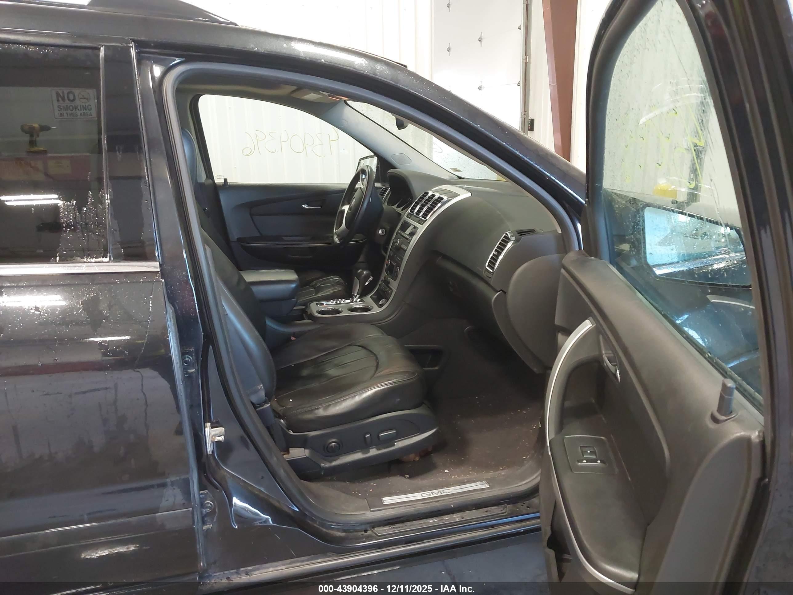 GMC ACADIA image 5