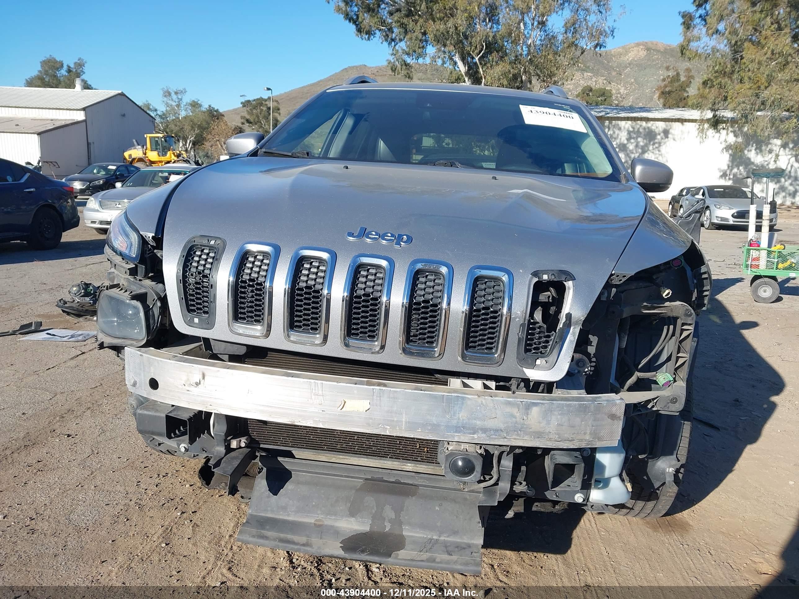 JEEP CHEROKEE image 6