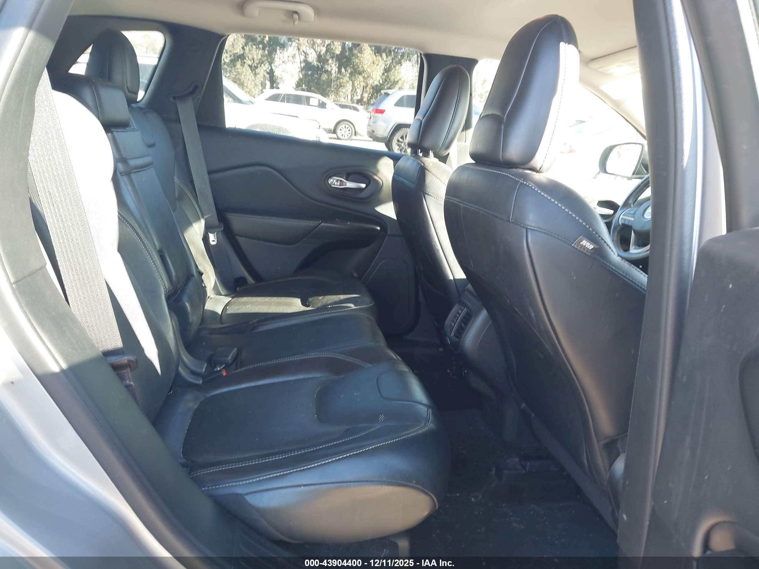 JEEP CHEROKEE image 8