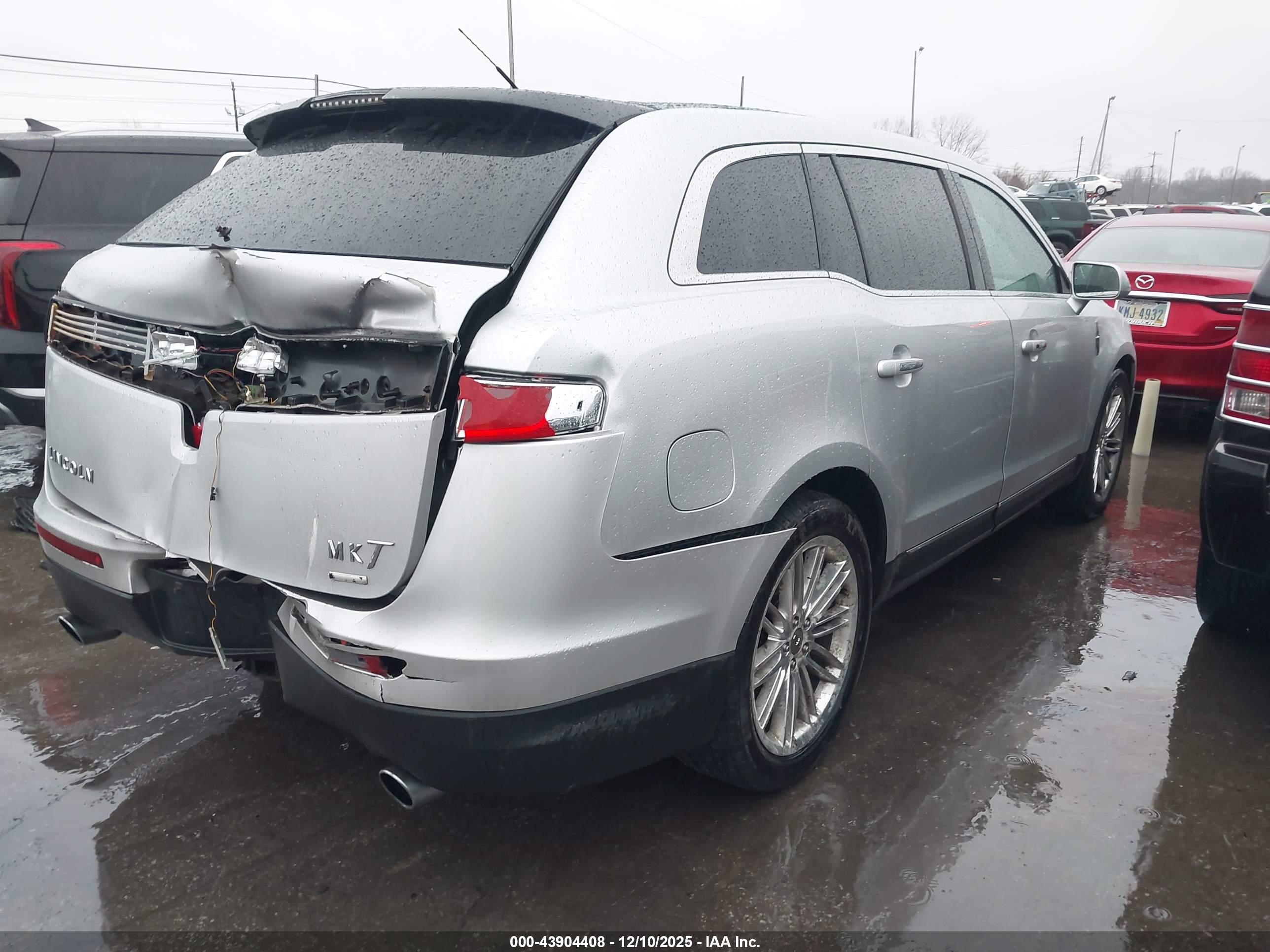 LINCOLN MKT image 4