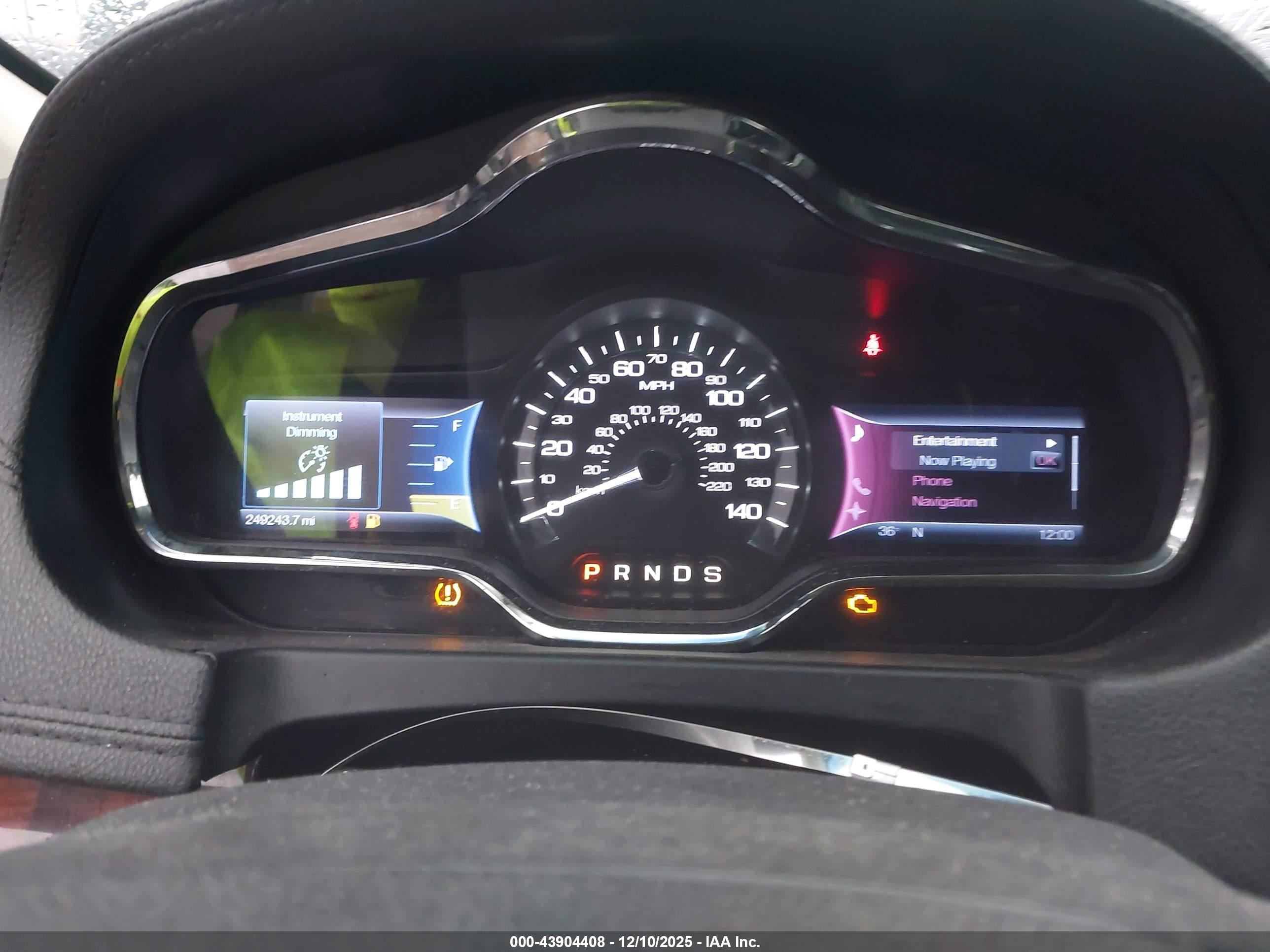 LINCOLN MKT image 7