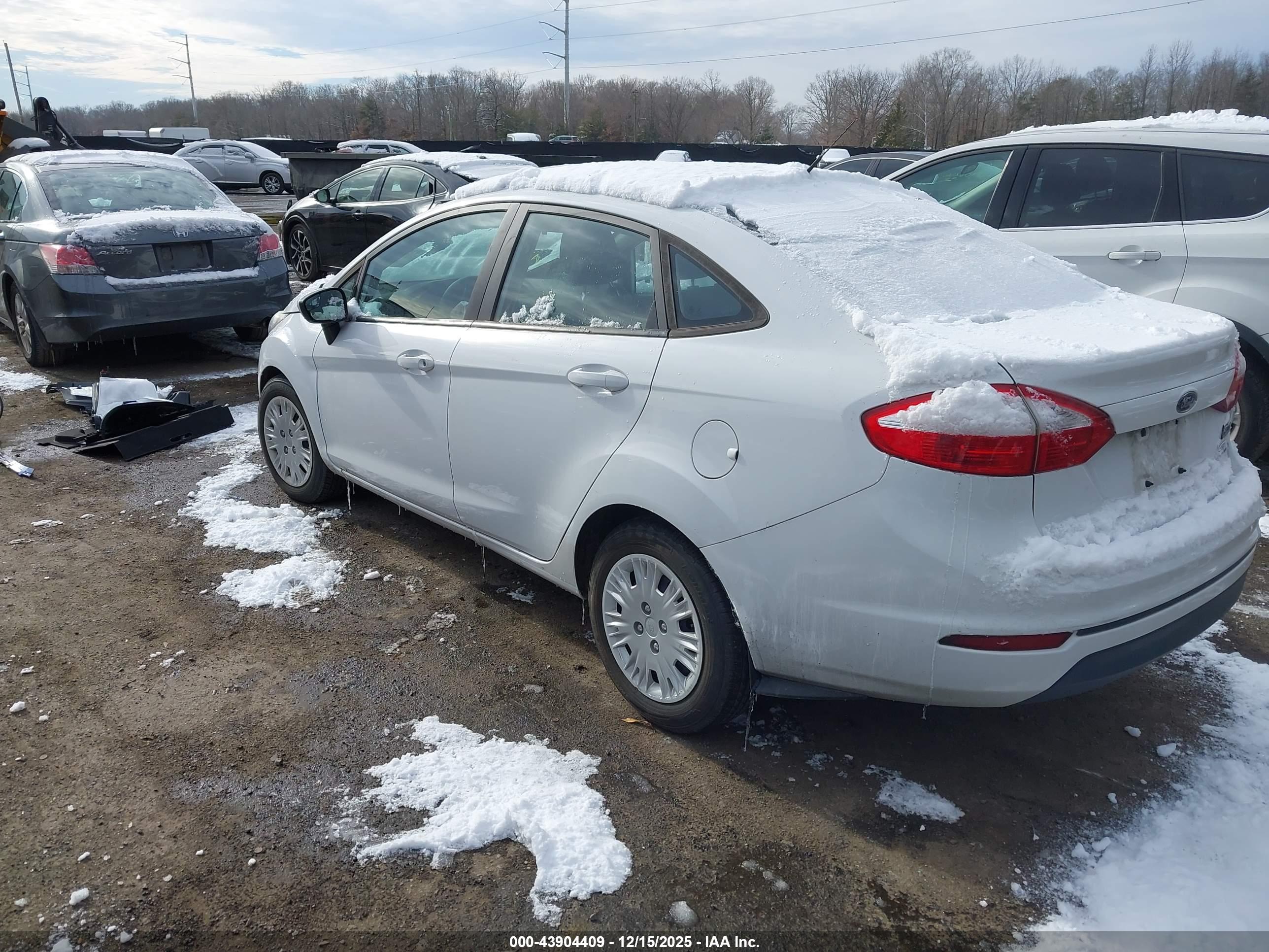 FORD FIESTA image 3