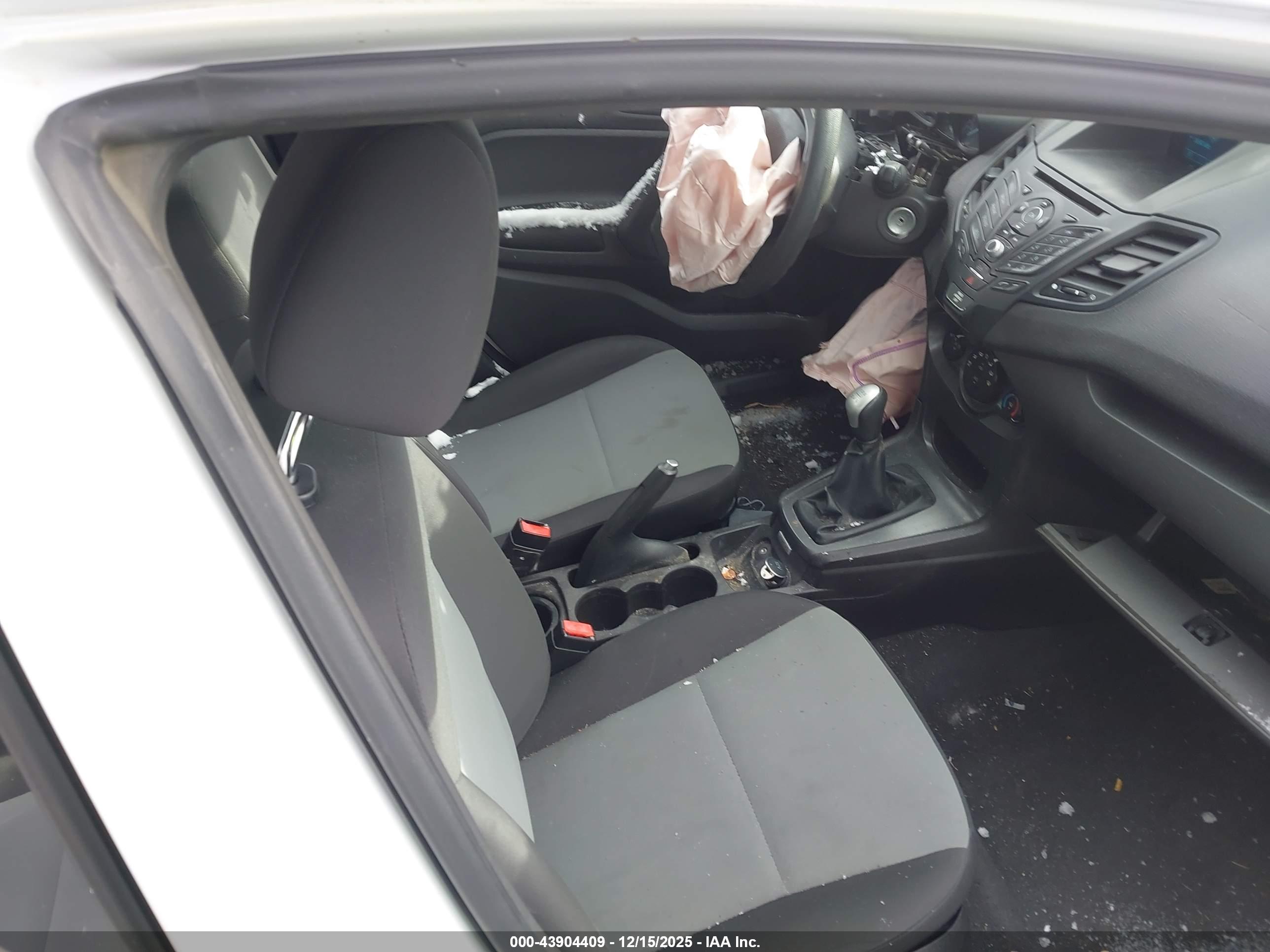 FORD FIESTA image 5
