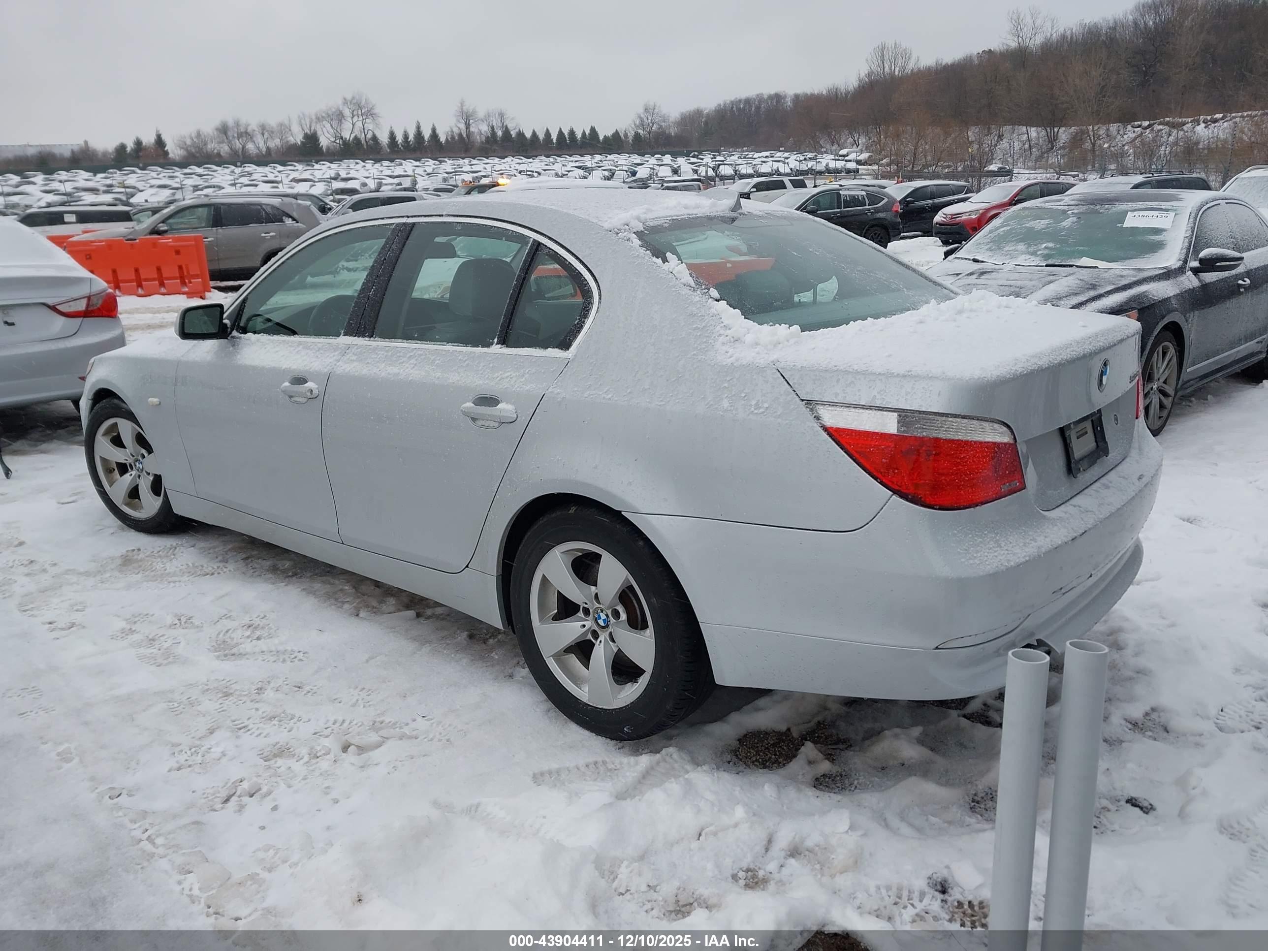 BMW 525I image 3