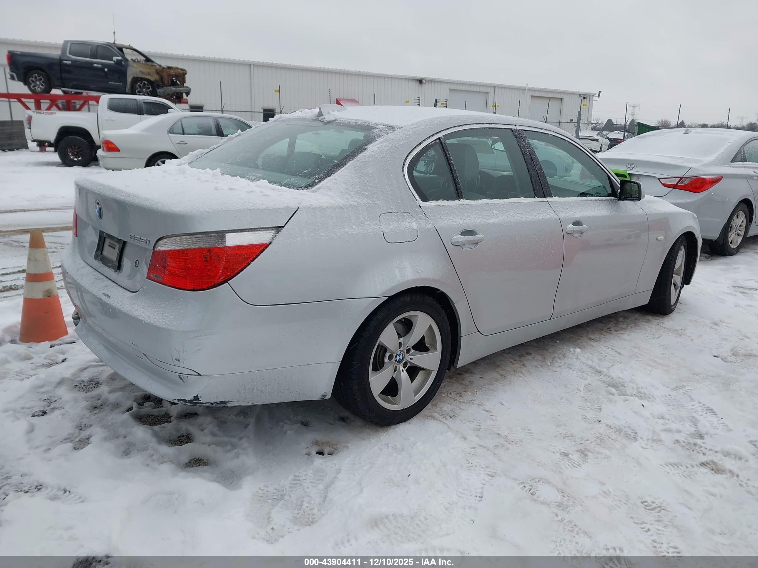 BMW 525I image 4