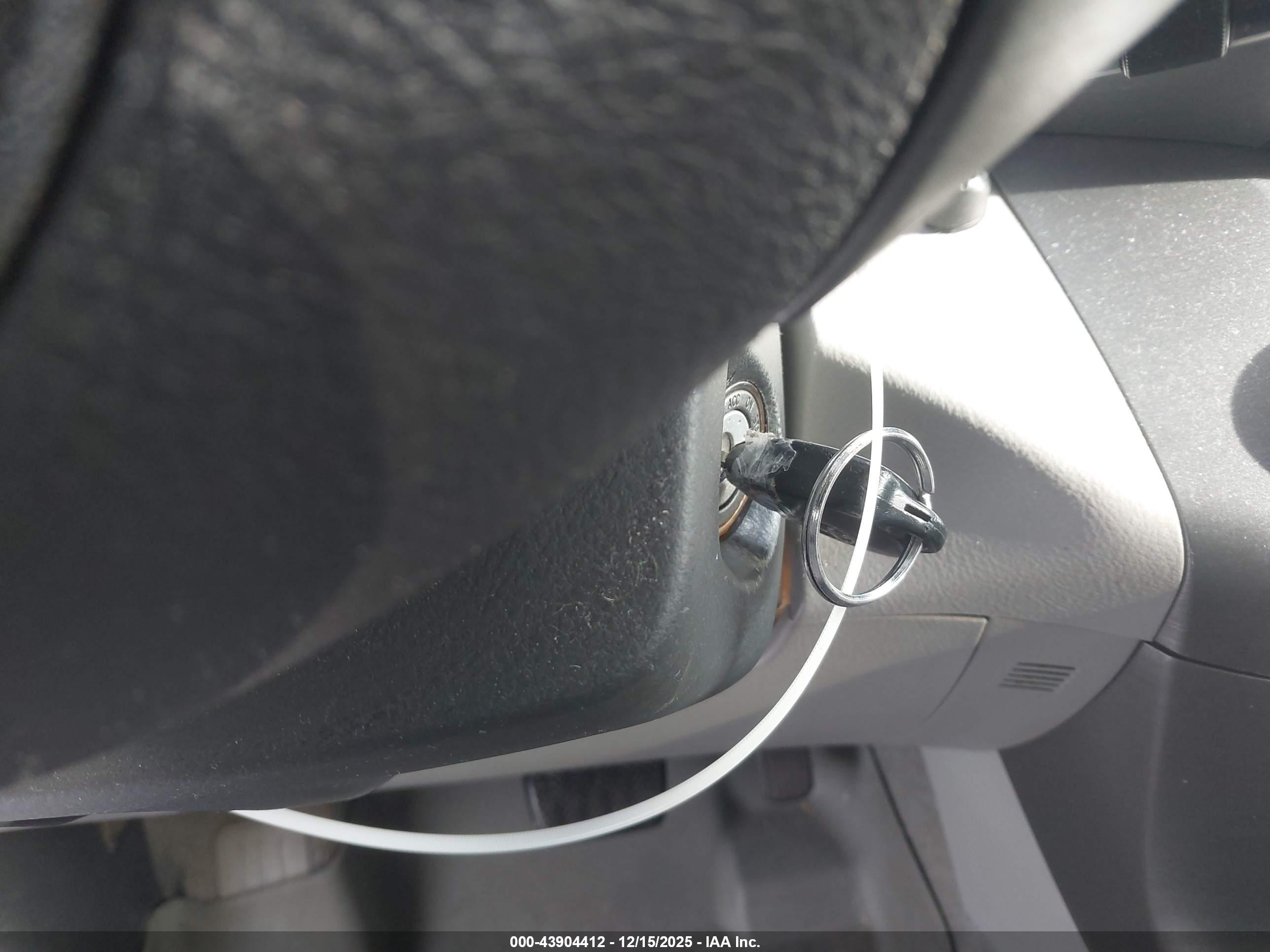 TOYOTA RAV4 image 11