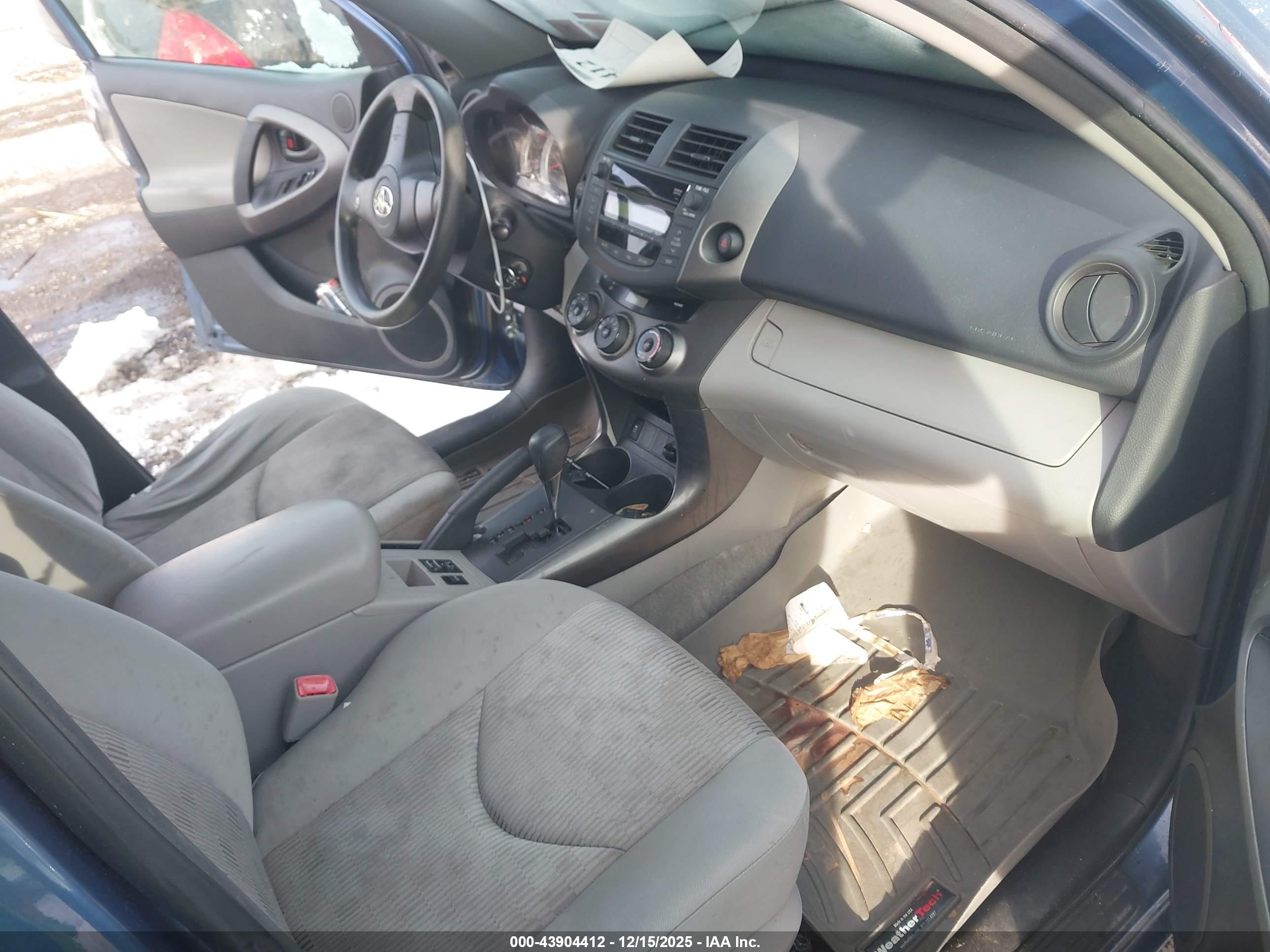 TOYOTA RAV4 image 5
