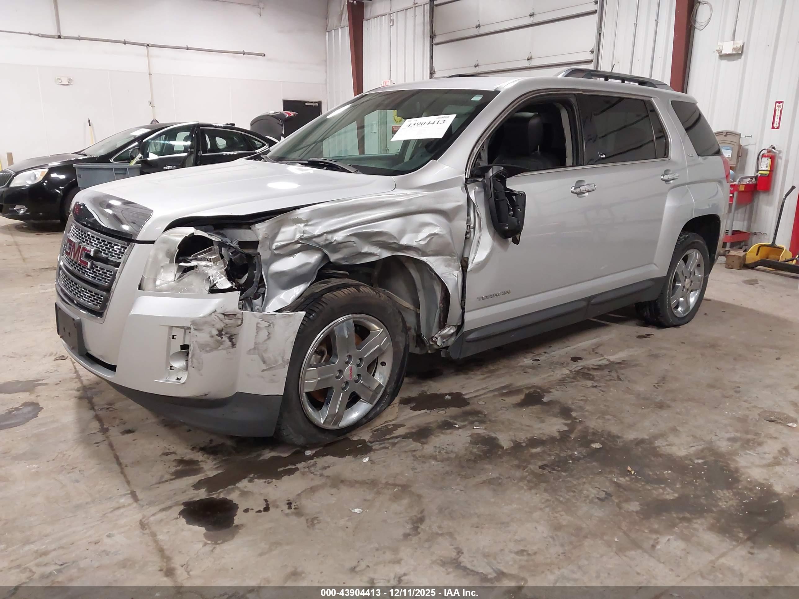 GMC TERRAIN image 2