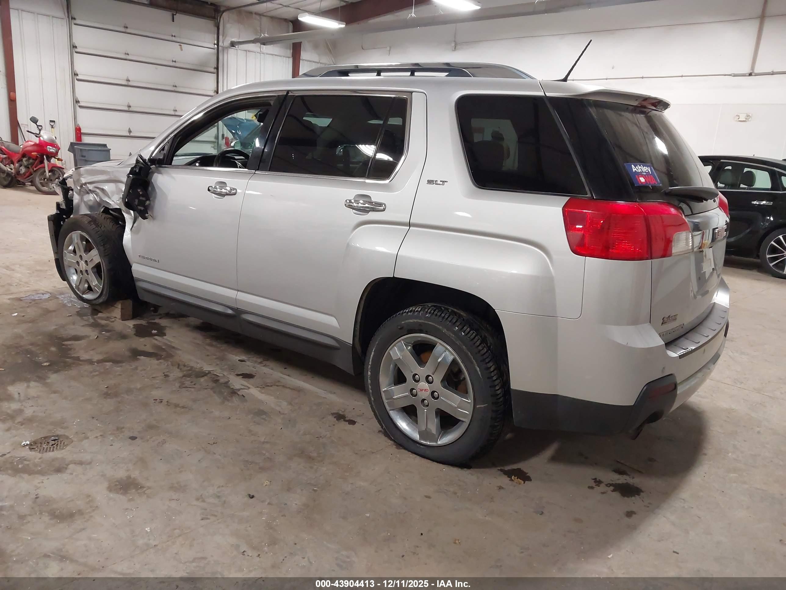 GMC TERRAIN image 3