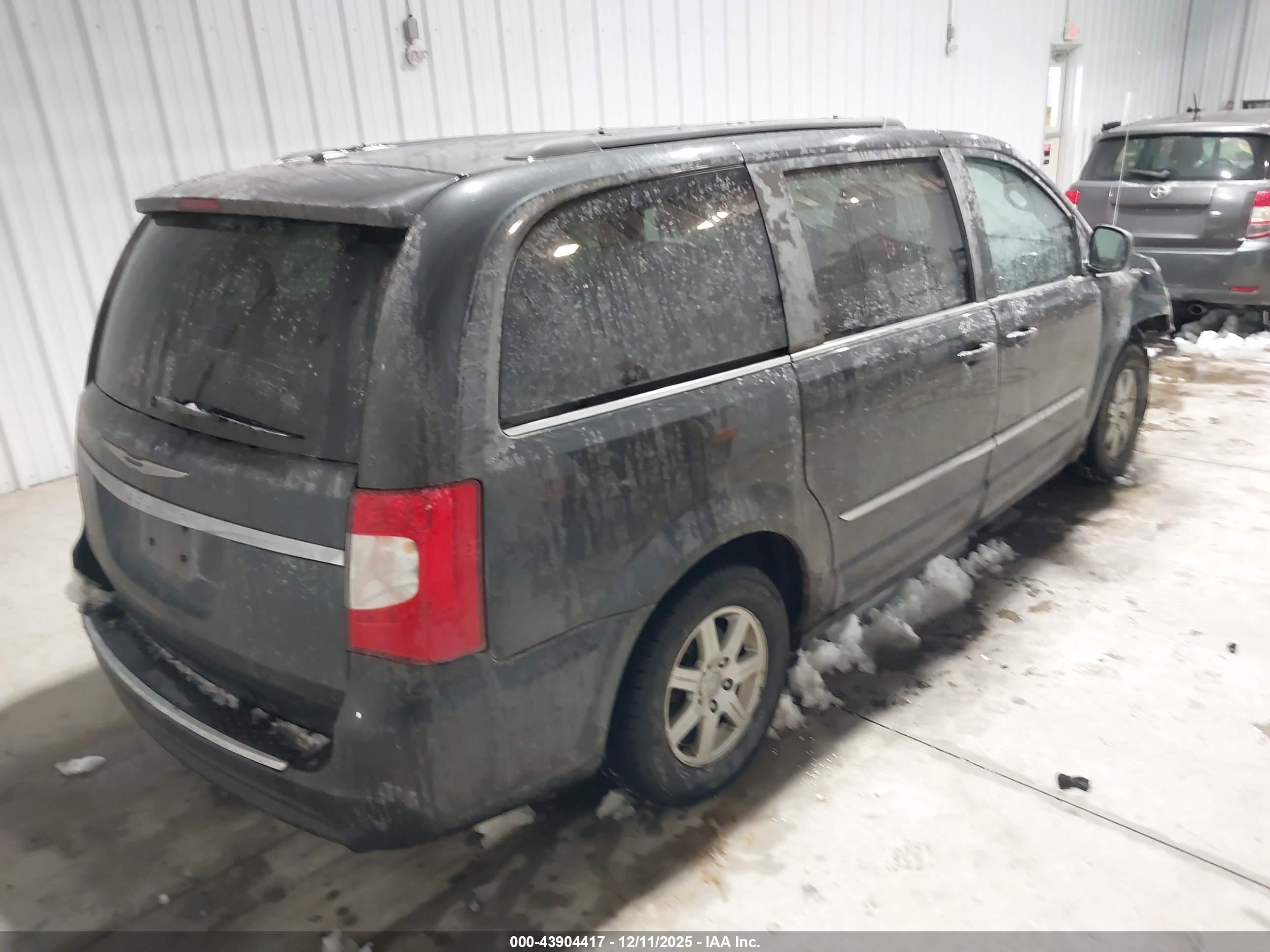 CHRYSLER TOWN image 4