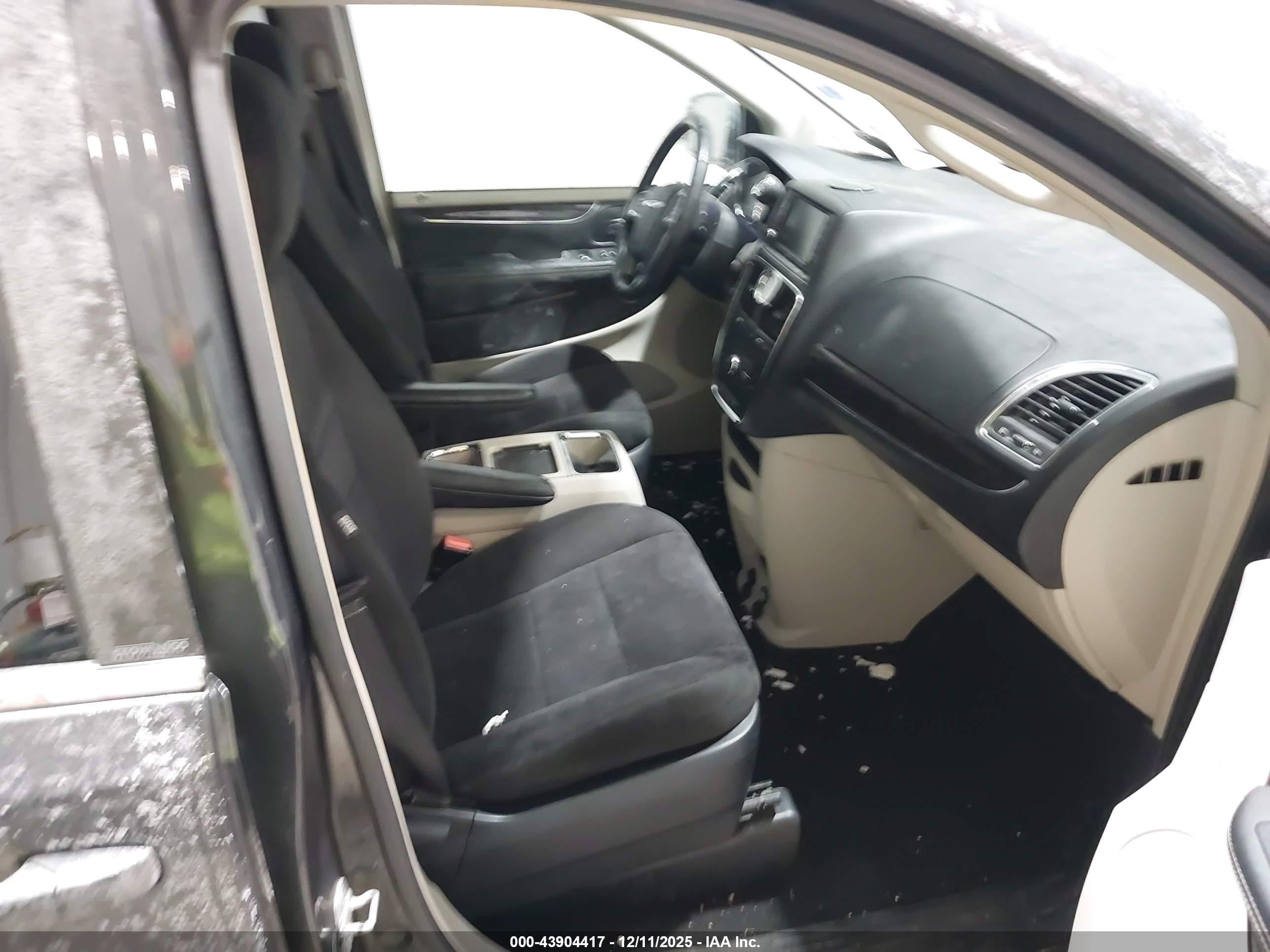 CHRYSLER TOWN image 5