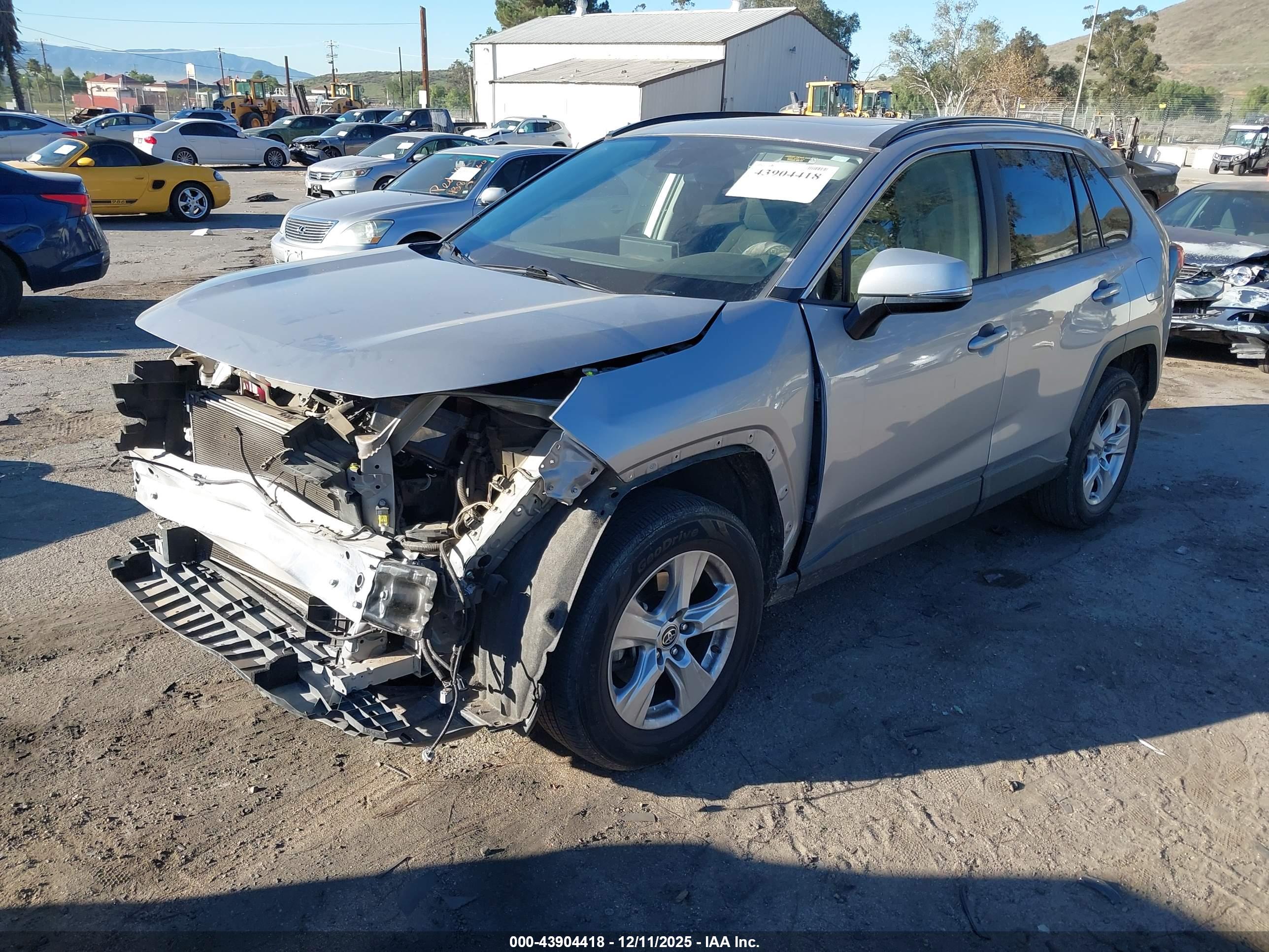 TOYOTA RAV4 image 2