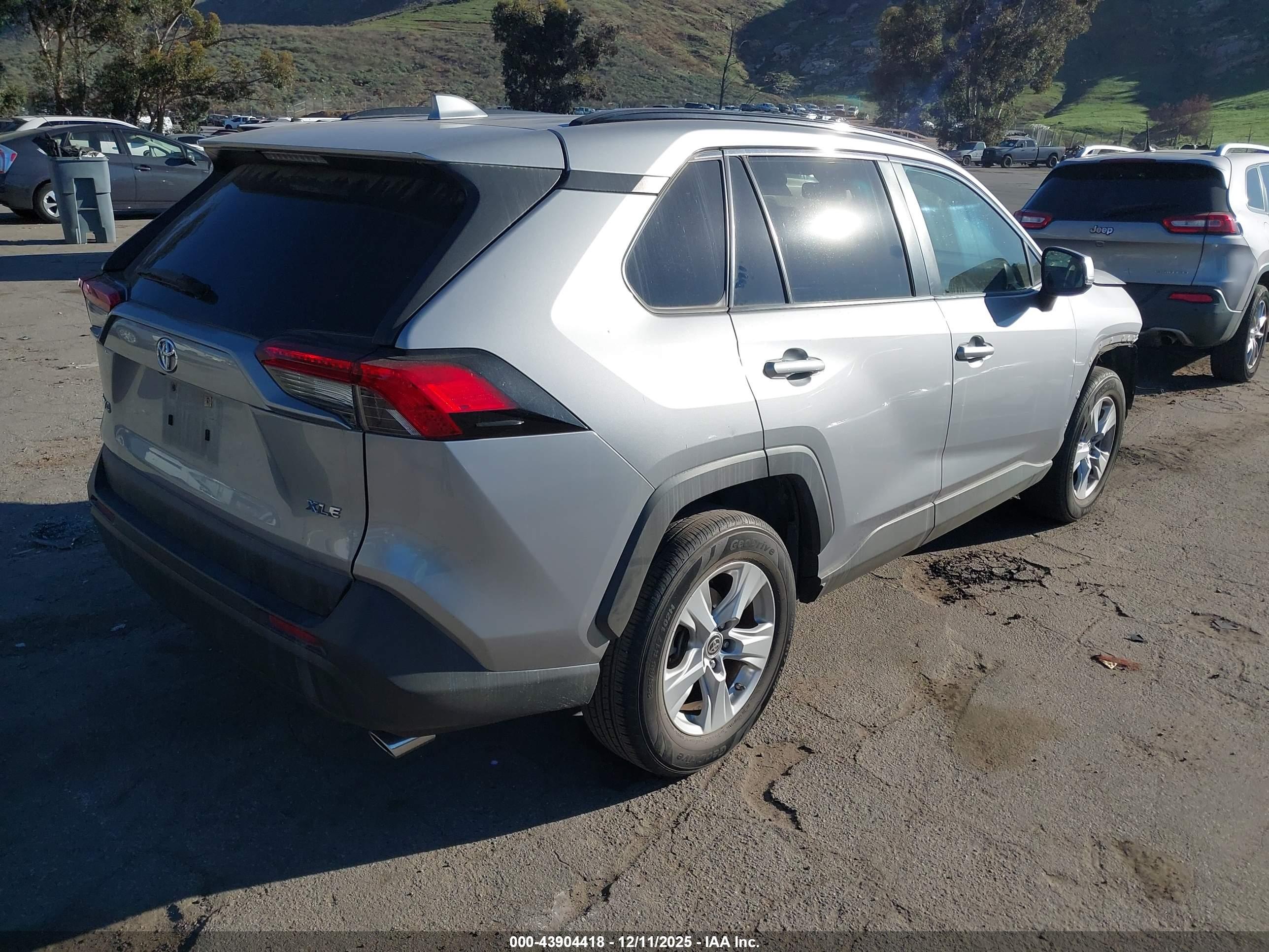 TOYOTA RAV4 image 4