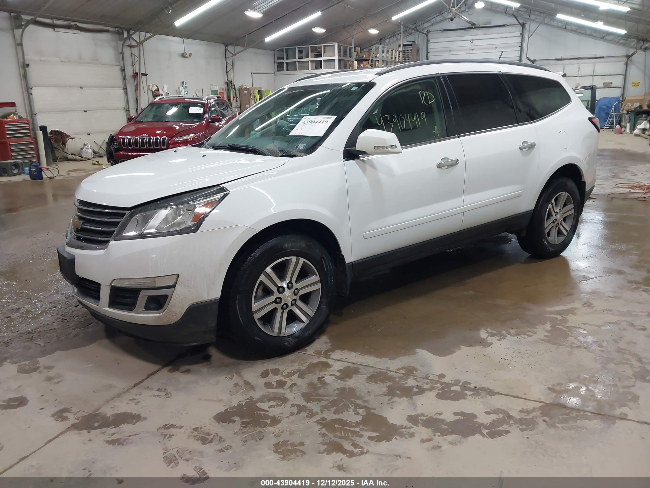 CHEVROLET TRAVERSE image 2