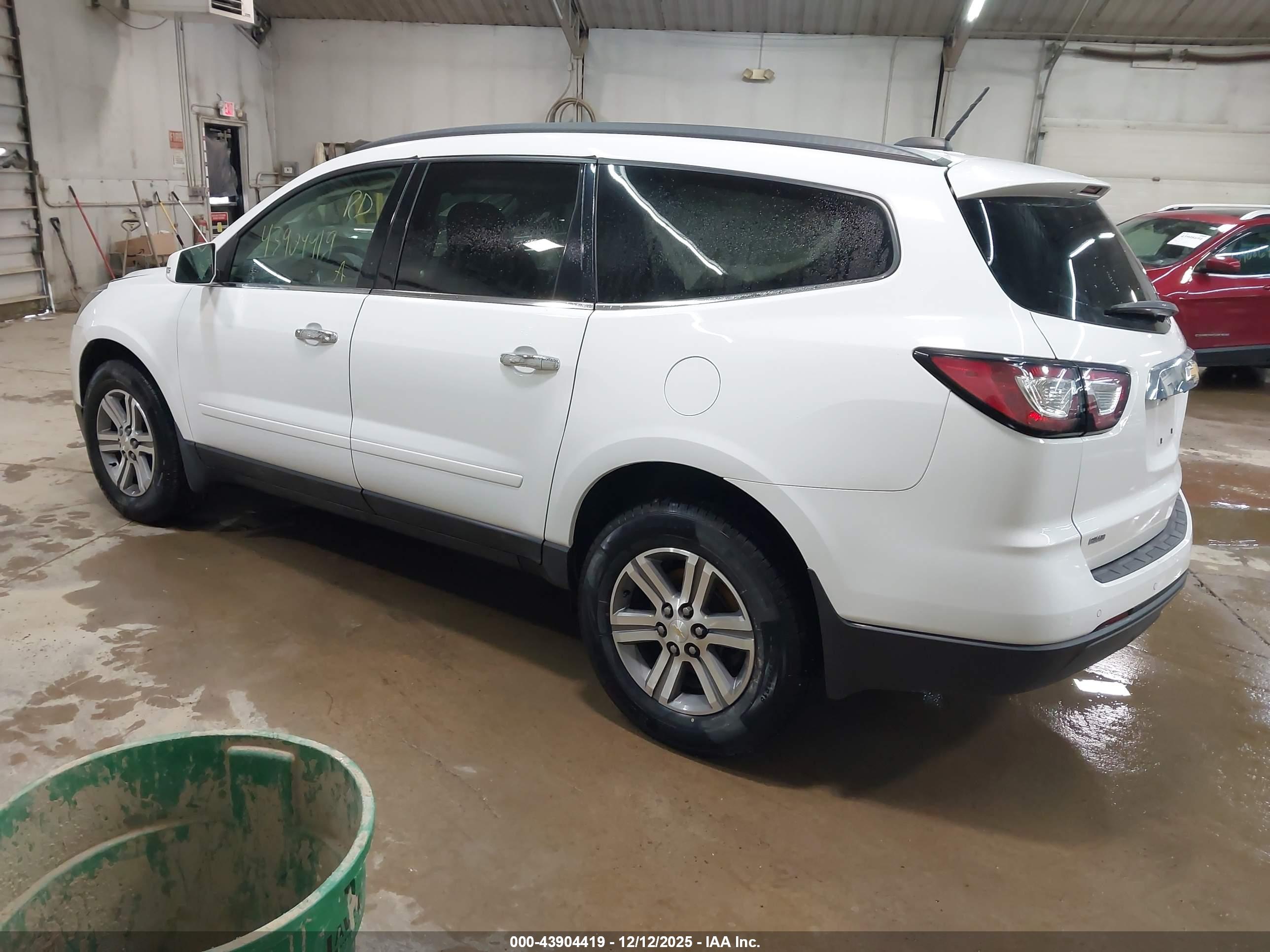 CHEVROLET TRAVERSE image 3