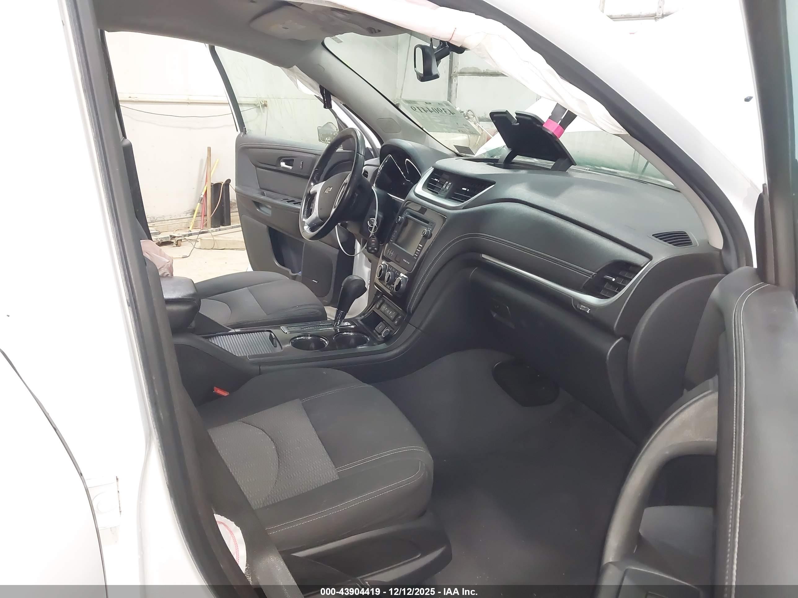 CHEVROLET TRAVERSE image 5
