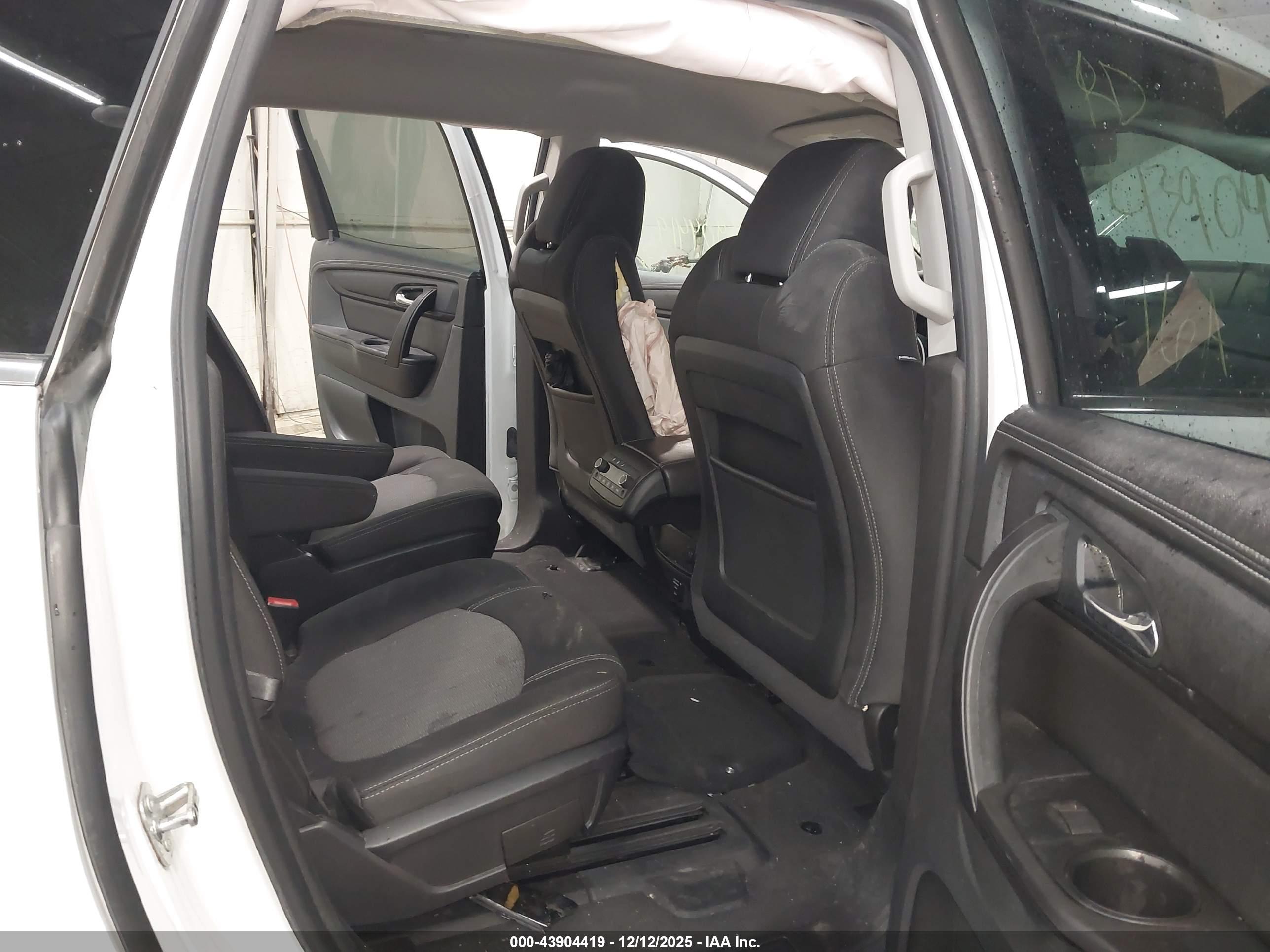 CHEVROLET TRAVERSE image 8