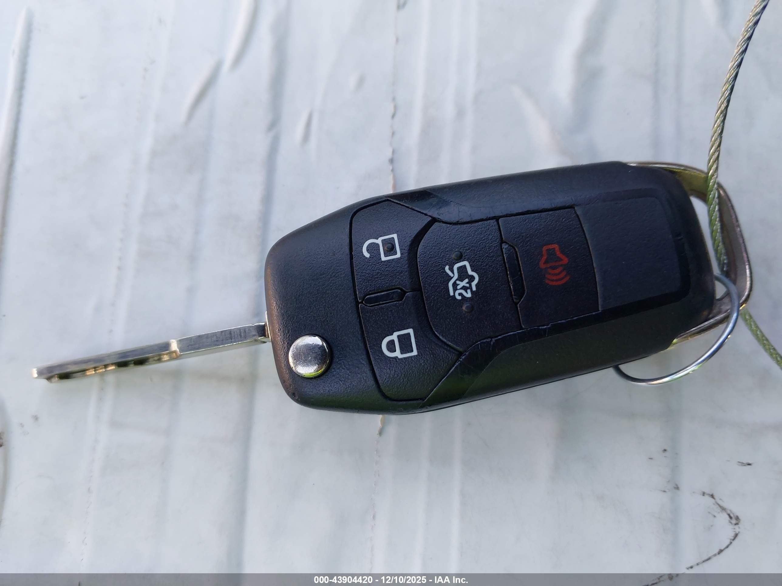 FORD FUSION image 11