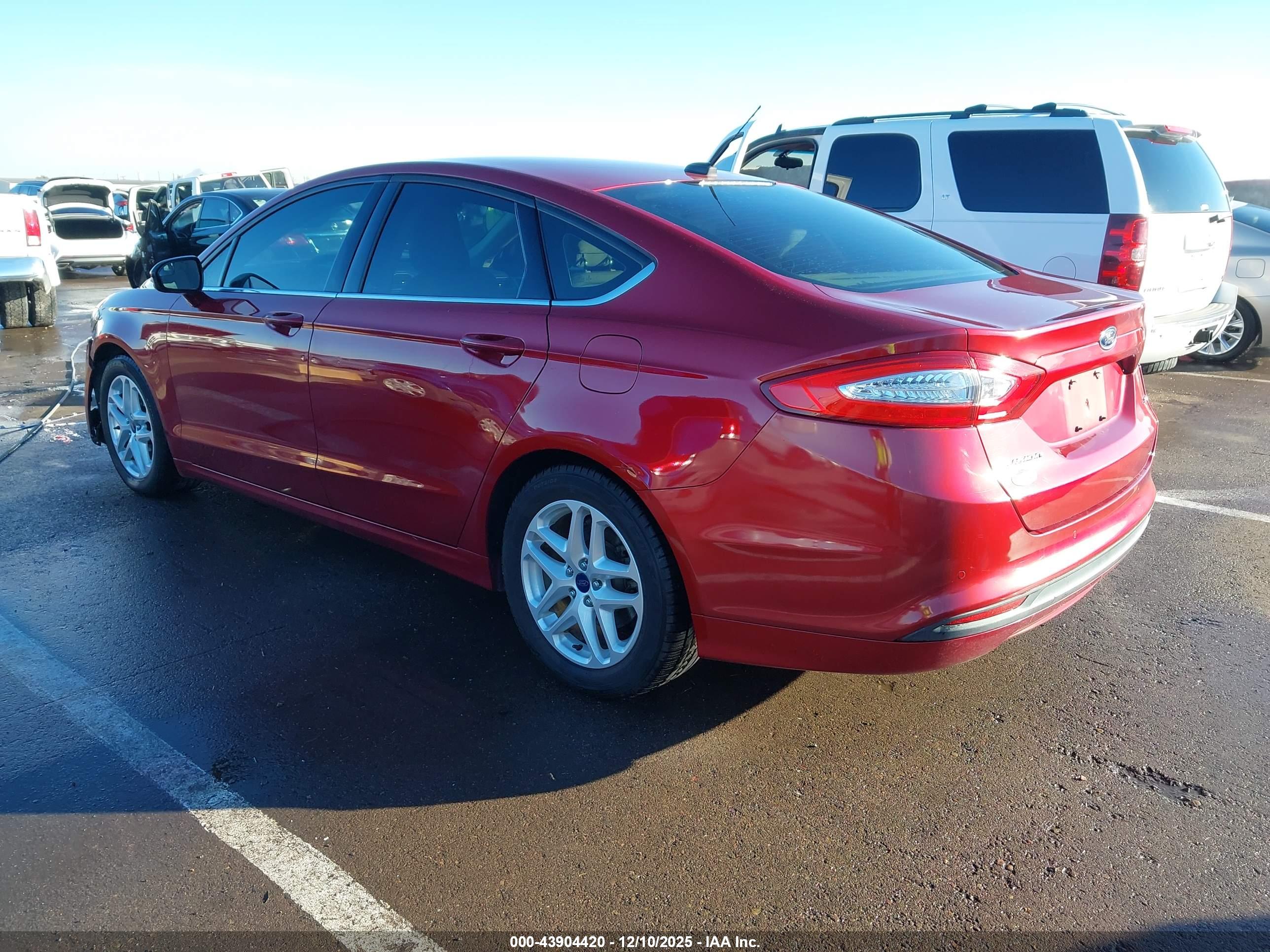 FORD FUSION image 3