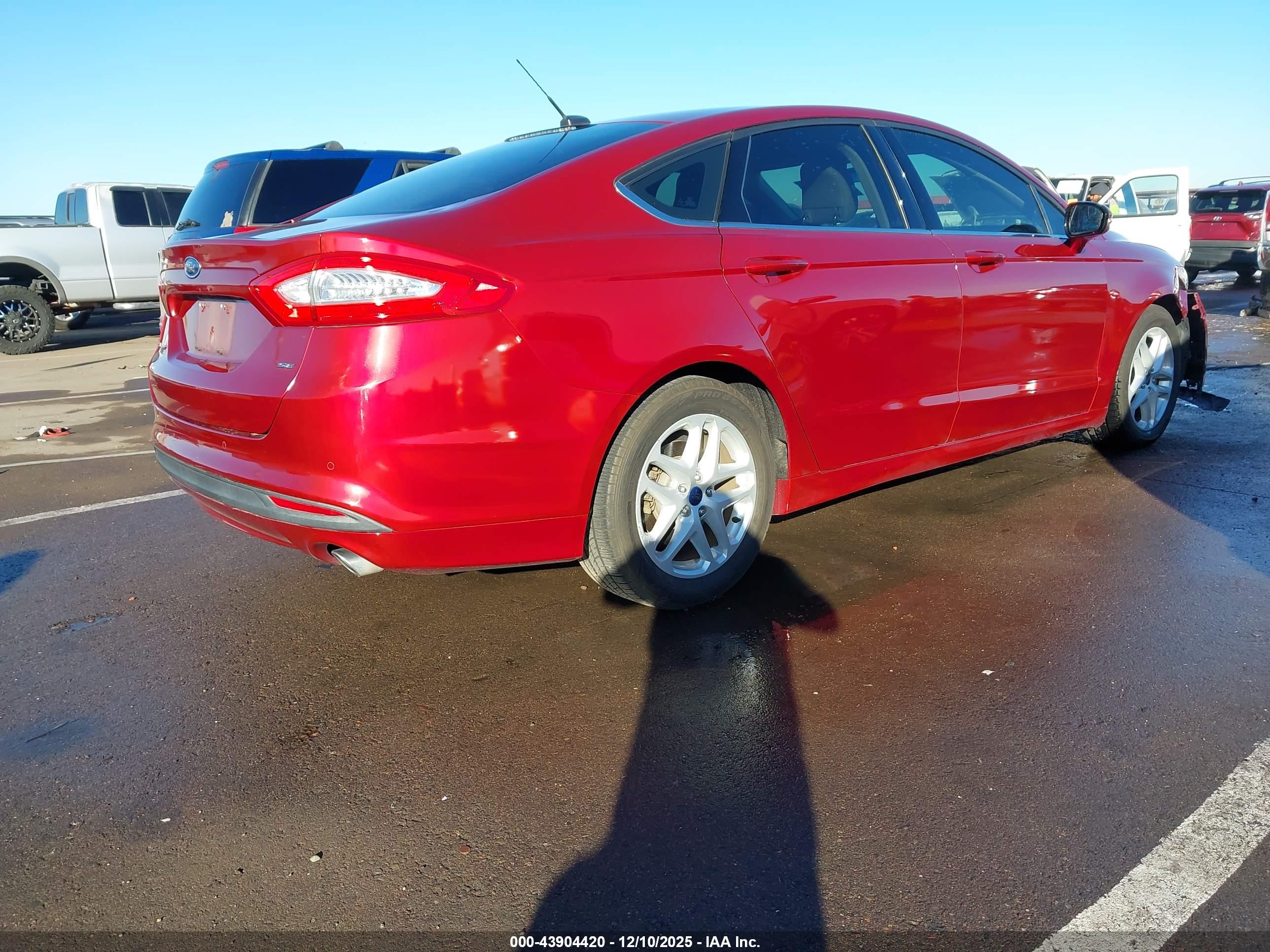 FORD FUSION image 4