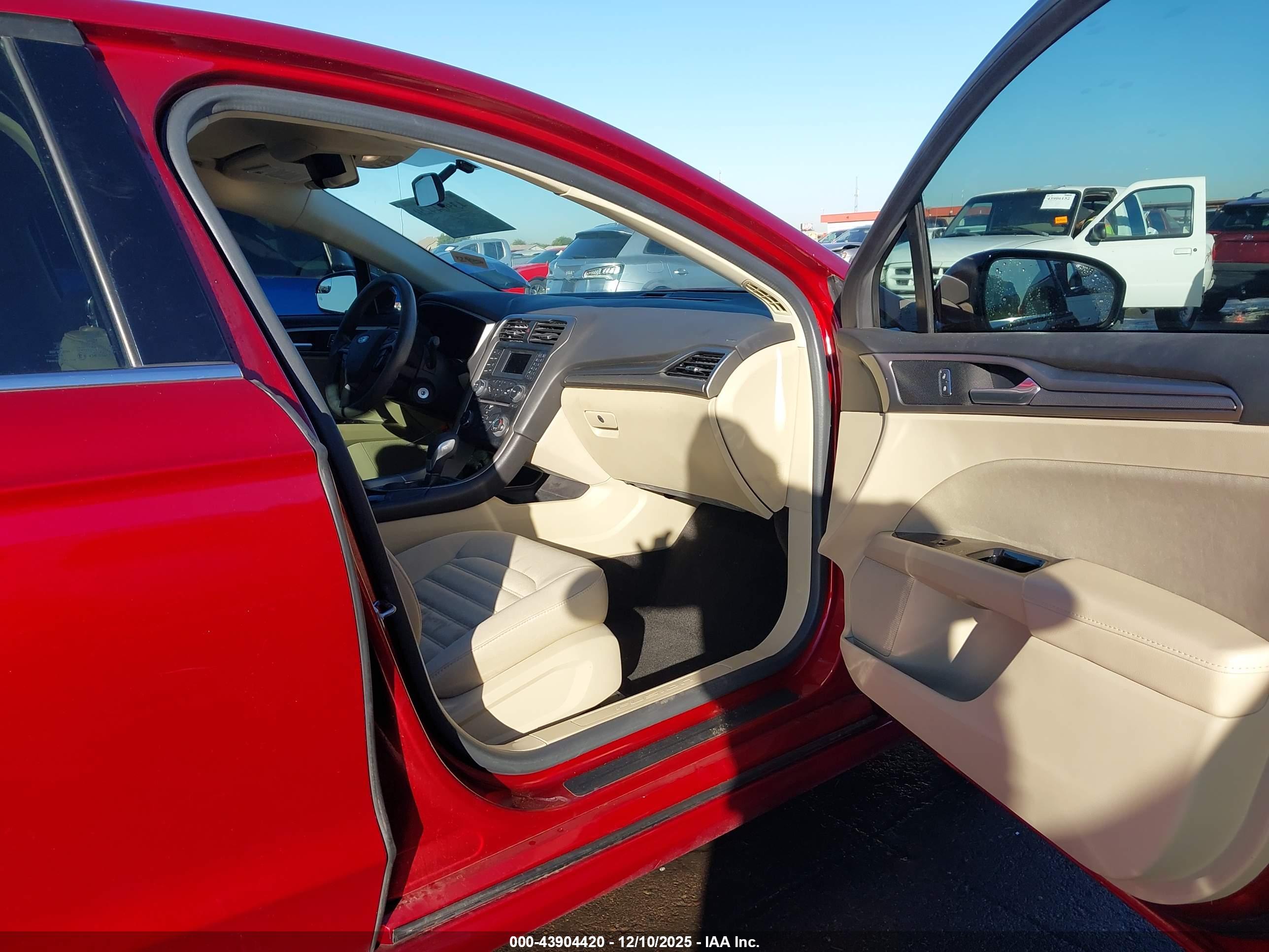 FORD FUSION image 5