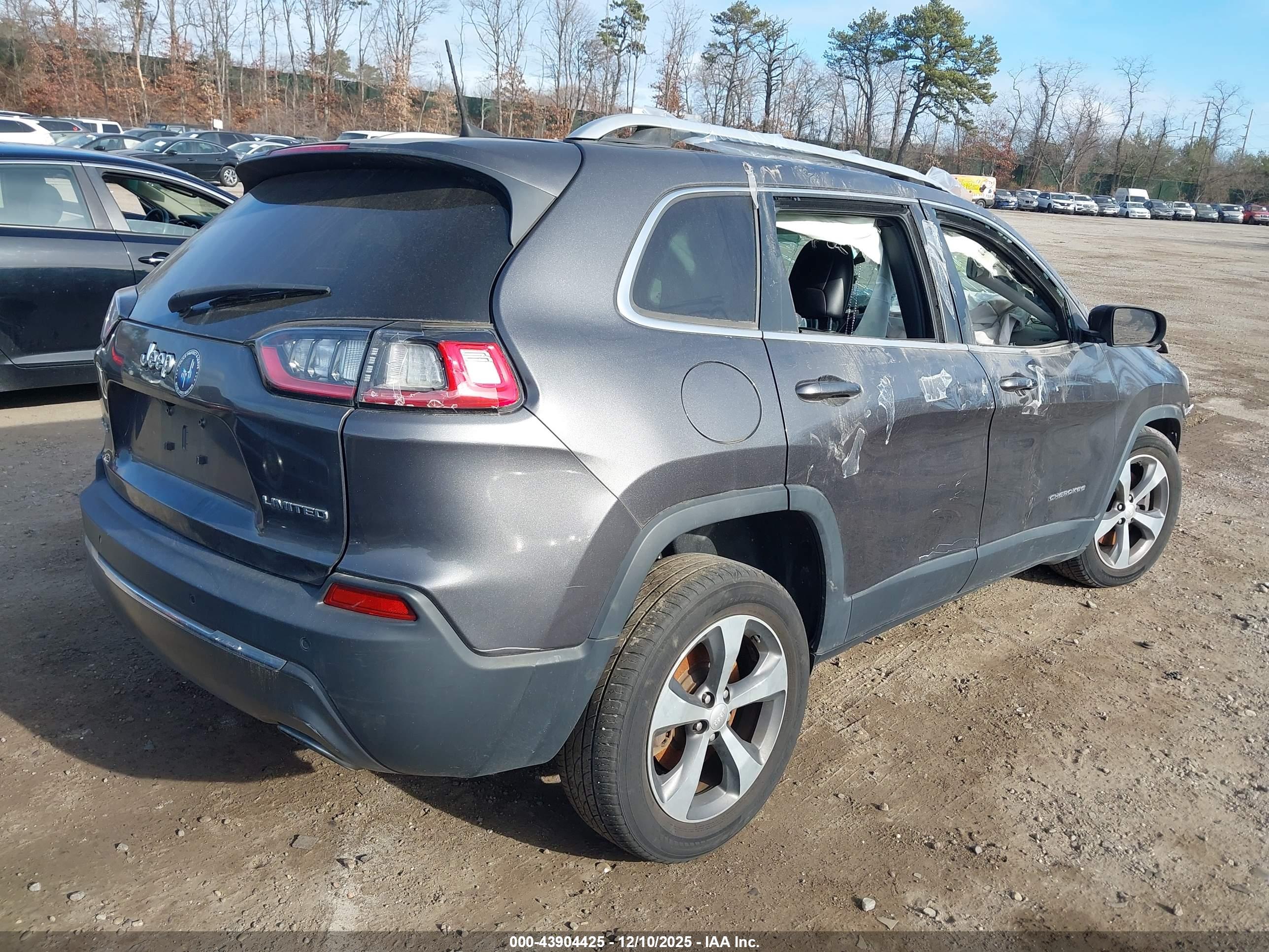 JEEP CHEROKEE image 4